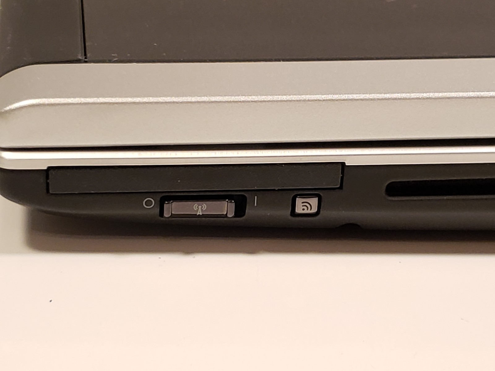 Dell XPS M1530 Notebook 4GB RAM, 250GB SSD, Slot DVD-RW w/AC Adapter & Case