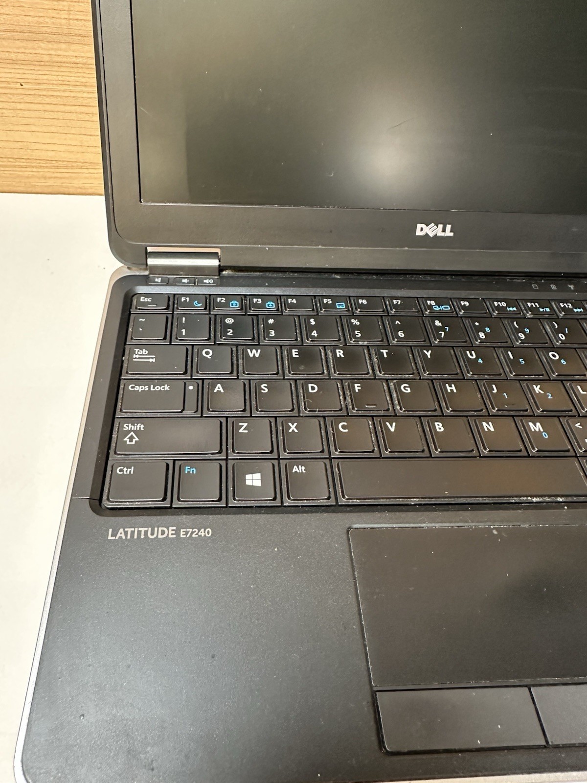 DELL Latitude E7240 i7-4600U 8GB NO SSD NO BATTERY NO POWER SUPPLY (UNTESTED)