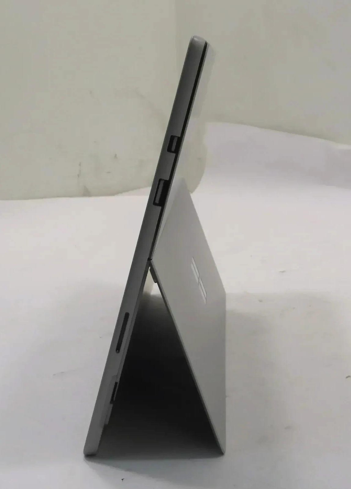 Microsoft Surface Pro 5 1796 Core i5-7300U 2.6GHz 4GB 128GB