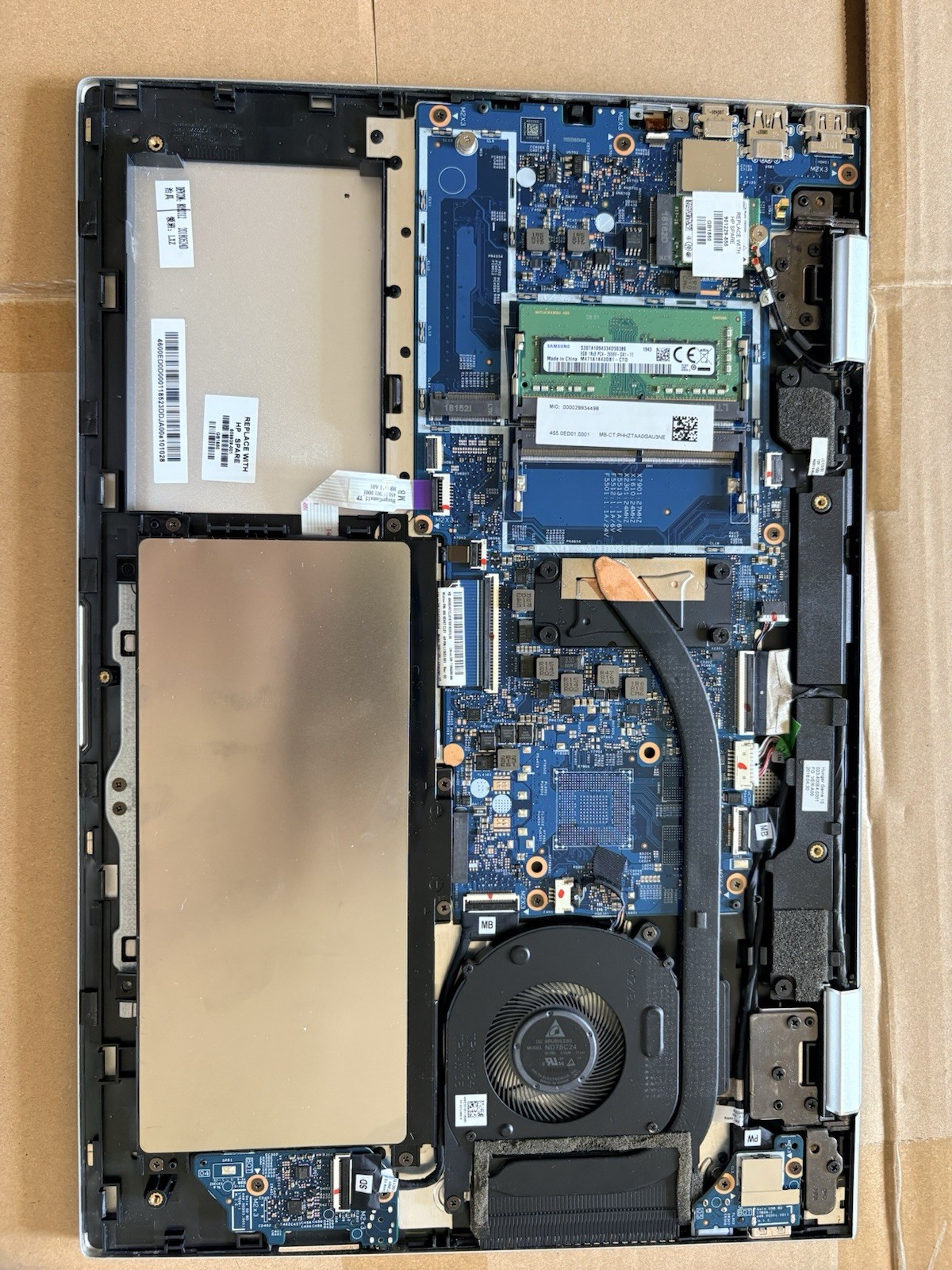 HP ENVY X360 I5 8TH GEN 8GB RAM NO HD + Charger