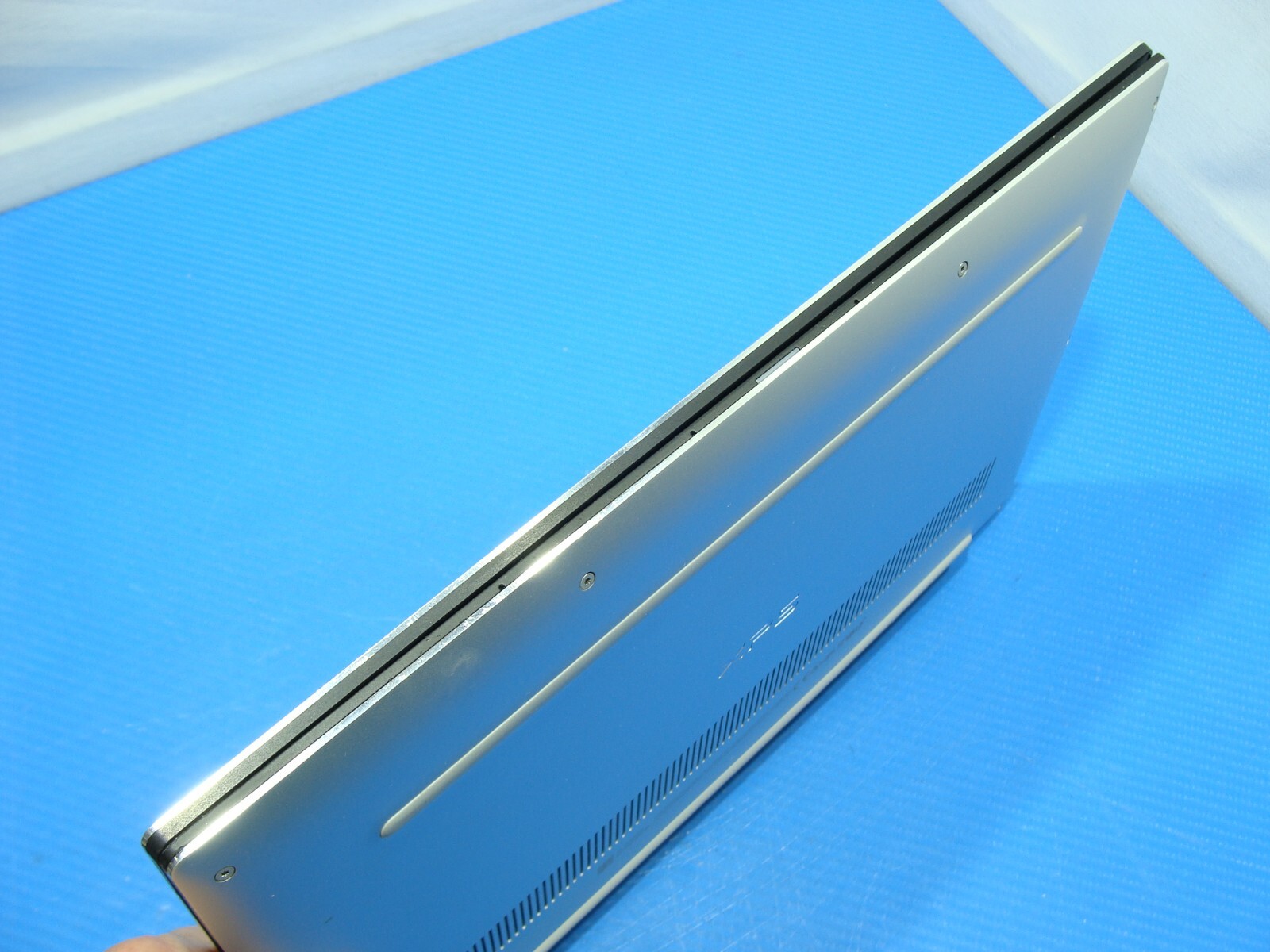 Dell XPS 7390 13.3″ FHD core i7-10710U 1.1GHz 16GB 512GB SSD Excellent Battery
