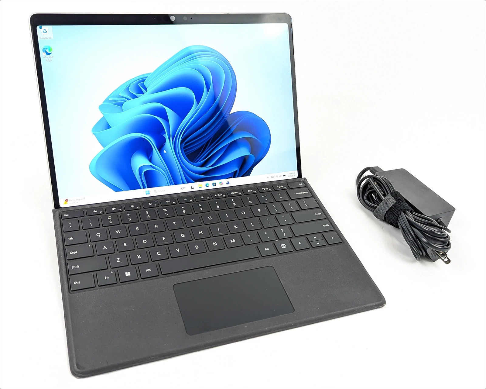 Microsoft Surface Pro 10 2077 Intel Core Ultra 5 135U 256GB SSD 5G w Keyboard