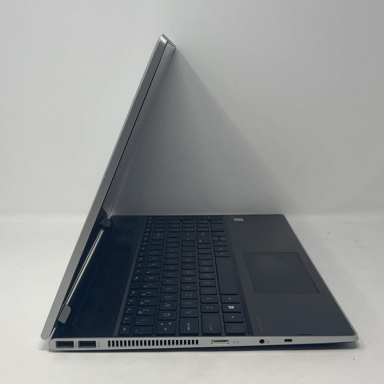 HP Pavilion x360 15-CR0055OD 15.6″ i5-8250U 1.6GHz 8GB RAM 256GB SSD