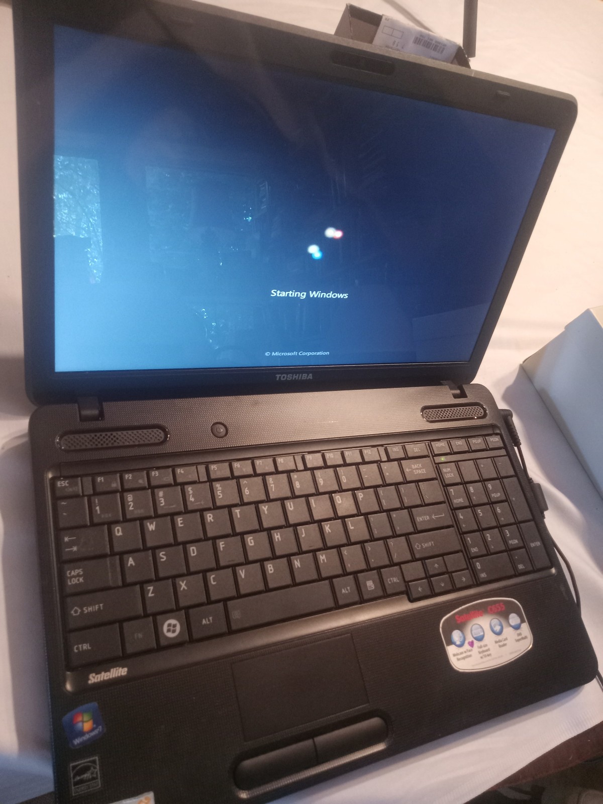 Toshiba Satellite C655D-S5302 AMD E-300 1.3GHz 6 GB Working
