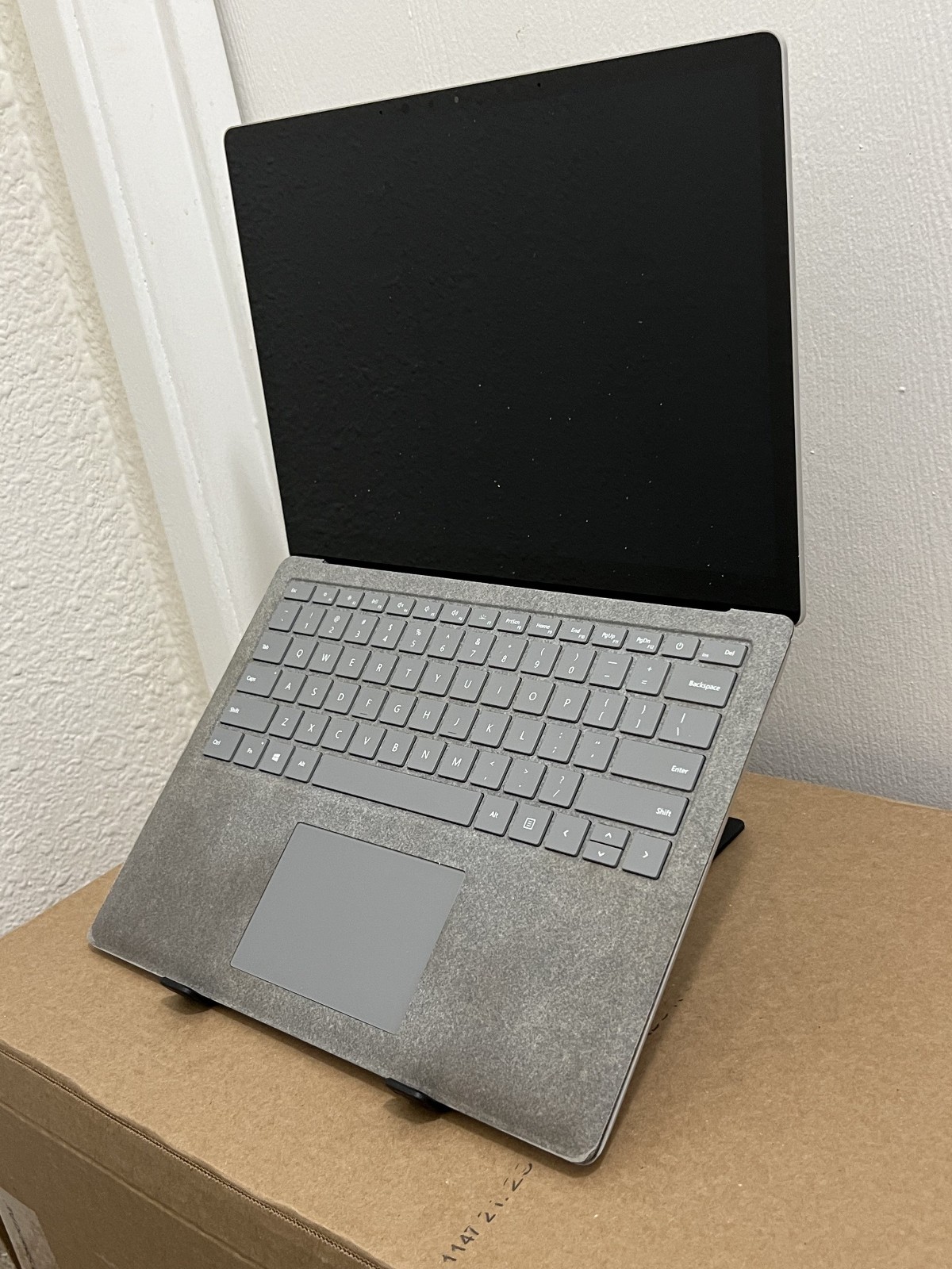 Microsoft Surface Laptop 2 (Intel Core i7-7660U, 16GB RAM, 512GB) Platinum – SEE