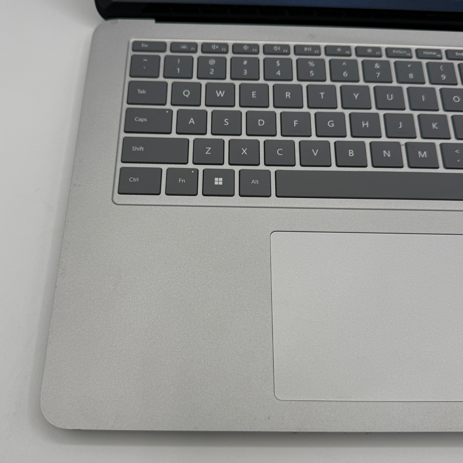 Microsoft Surface Laptop Studio 1964 14.4″ i7-11370H RTX 3050 Ti 16GB RAM 512GB