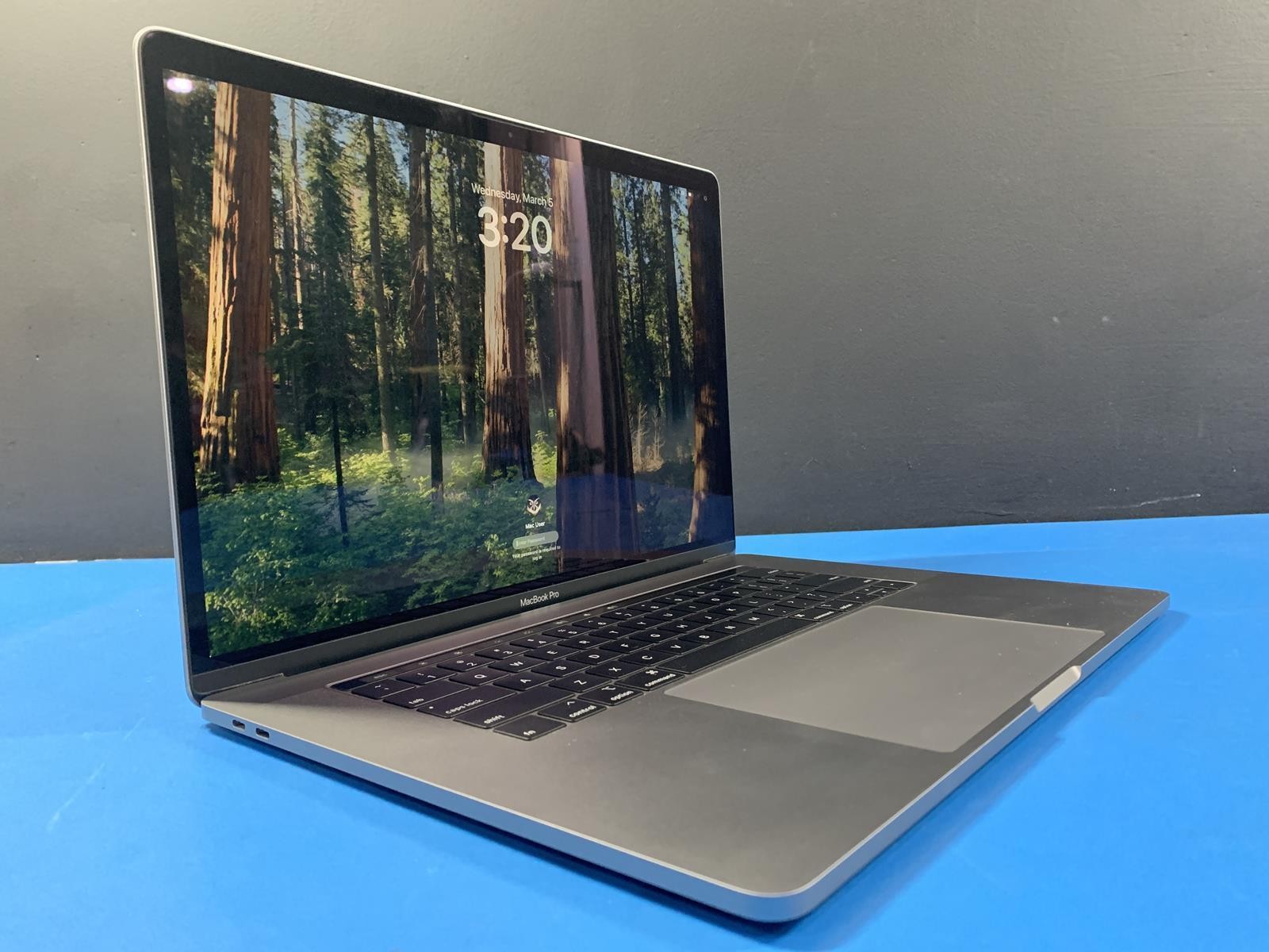 Apple MacBook Pro A1990 Core i7 9750H 2.60GHz 32GB DDR4 512GB SSD Sequoia