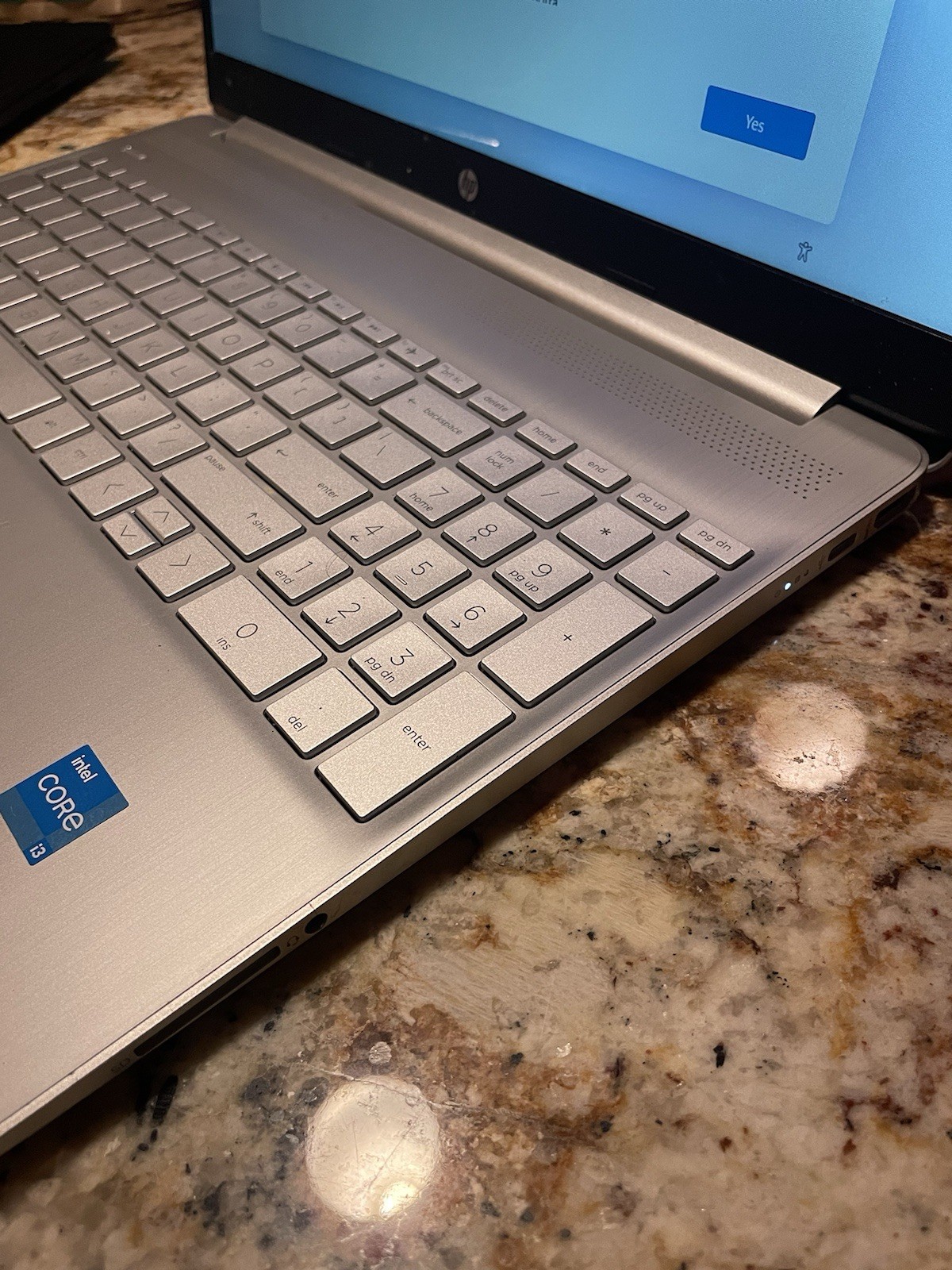 HP notebook, Windows 11, i3-1215U, 32GB memory, 15.6 inch, 1 TB storage