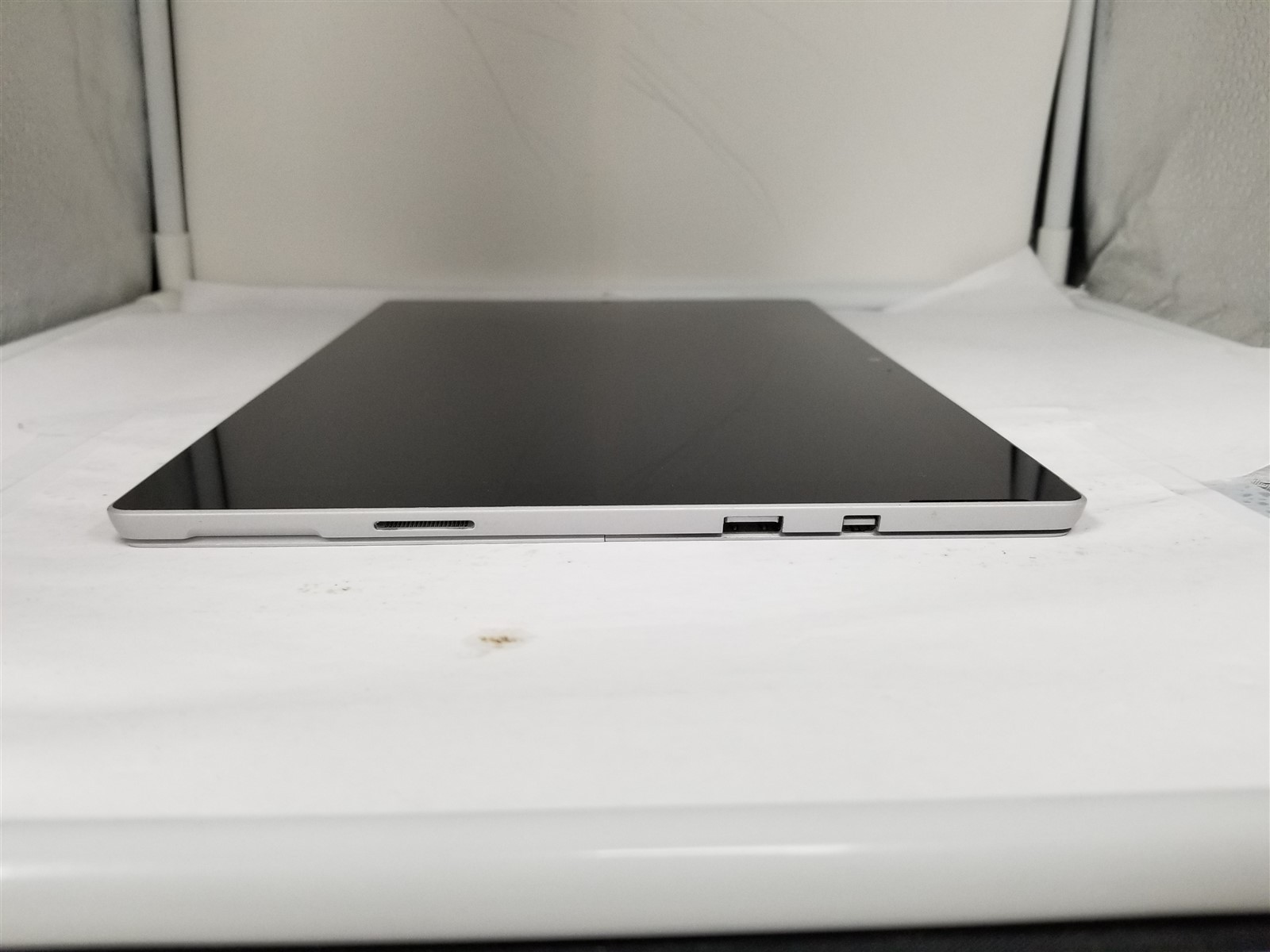 Microsoft Surface Pro 5th Gen Core i5 12.3″ 8GB/128GB Silver Reduced VW6242