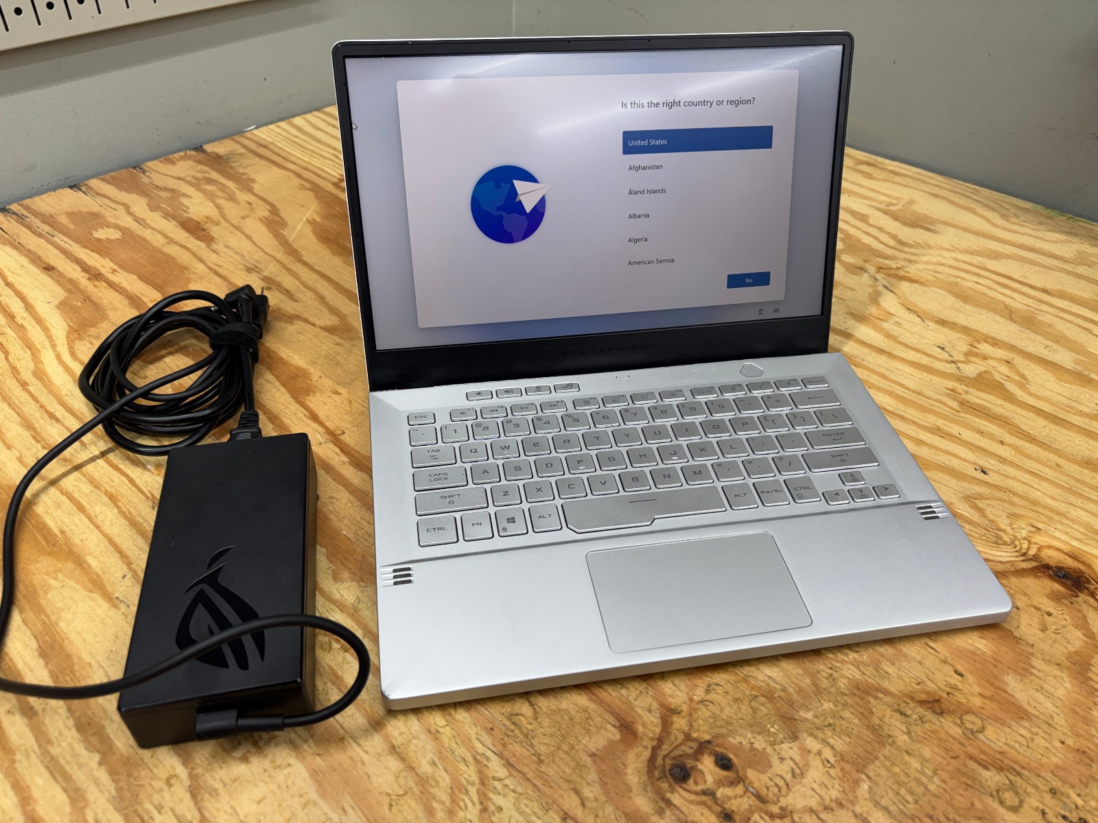 ASUS ROG Zephyrus G14 Ryzen 9 4900HS RTX 2060 16GB 512GB SSD Gaming Win11