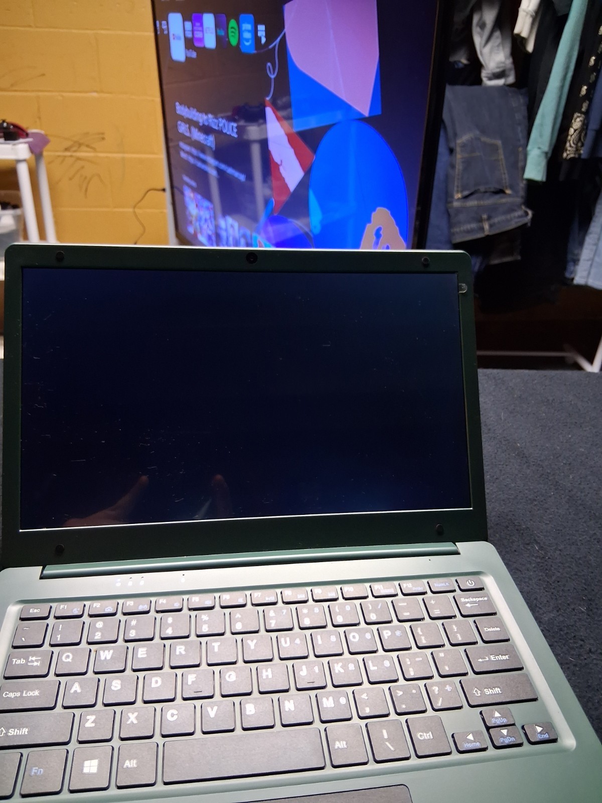 Used Gateway 14in Green Laptop 64GB