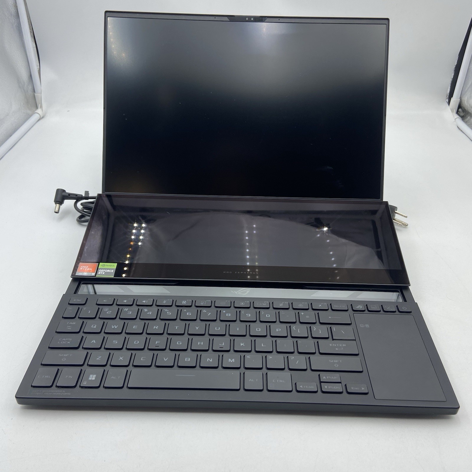 ASUS ROG Zephyrus Duo 16″ QHD+ AMD Ryzen 9 7945HX 32GB RAM 2TB SSD RTX 4090 W11H
