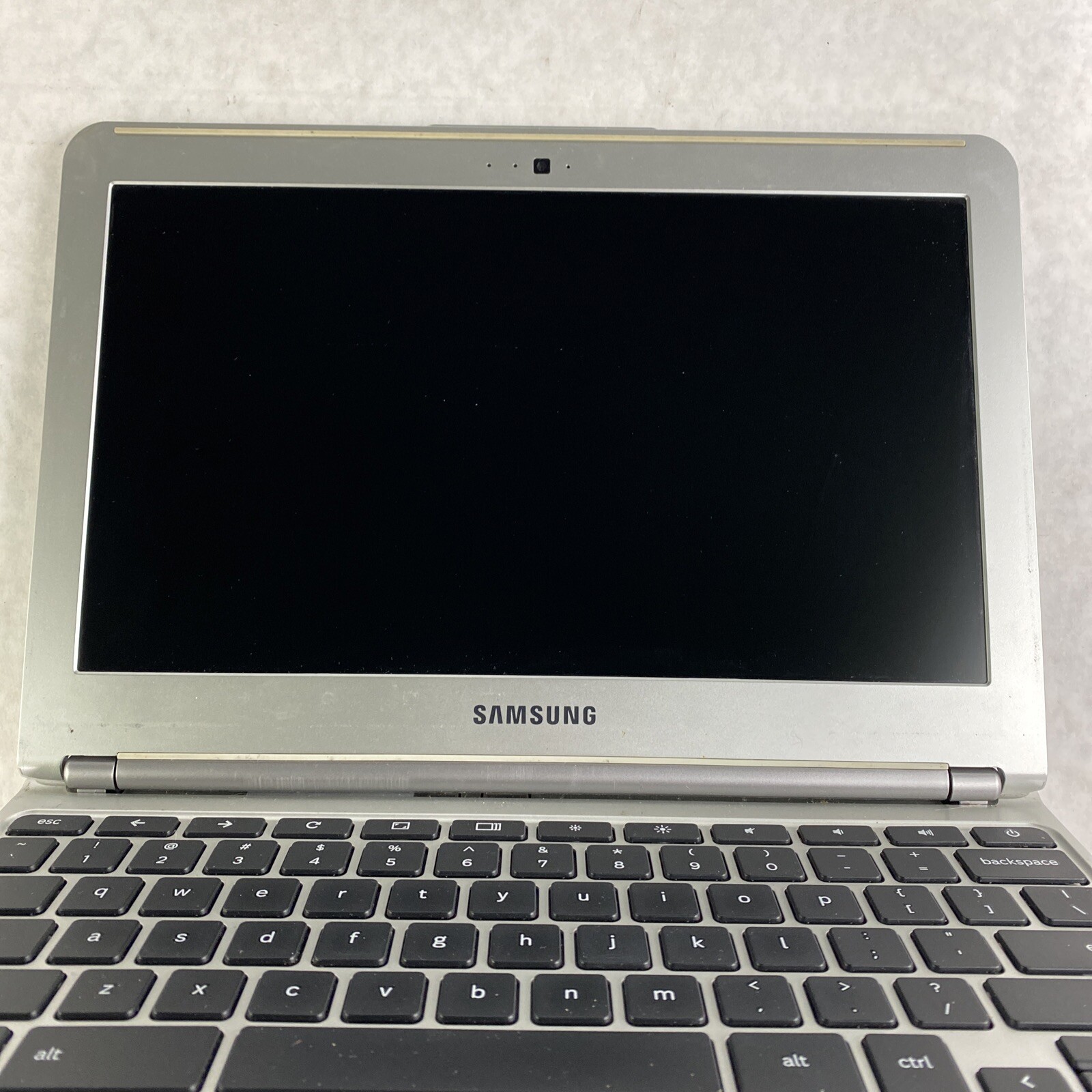 Samsung Chromebook XE303C12 16GB eMMC 1.7GHz 2GB DDR3L 0.3MP webcam 46% BATTERY