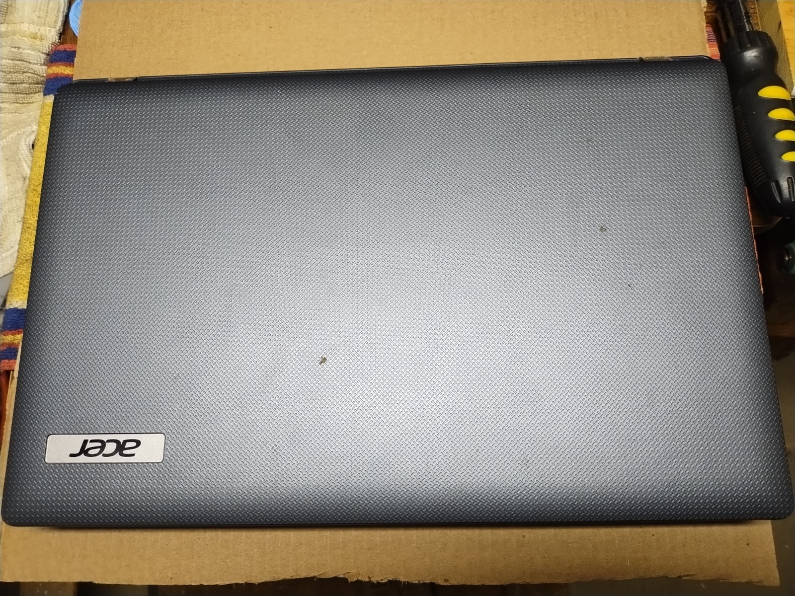 Acer Aspire 5733-6410 Intel Core i5-380M 6GB No operating system. new battery
