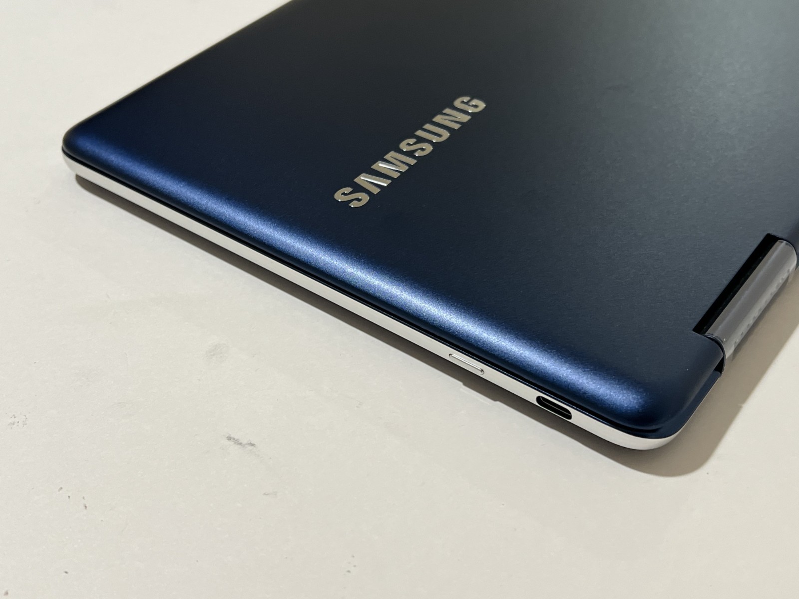 Samsung 13.3″ Notebook 9 Pen Multi-Touch 2-in-1 Laptop Ocean Blue NP930SBE-K01US