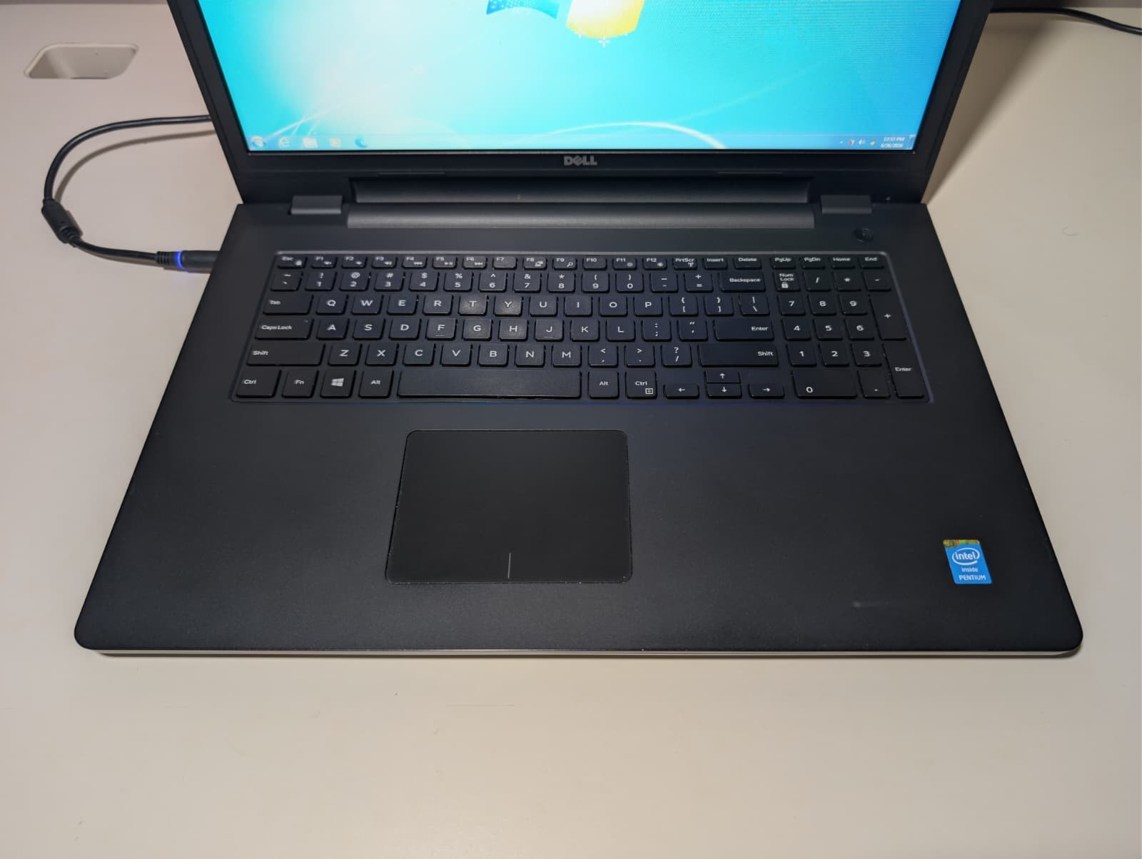 17″ Dell Inspiron 5748 | Pentium 3558U 8GB RAM 256GB SSD | HD+ Win 7 Pro DVD+RW