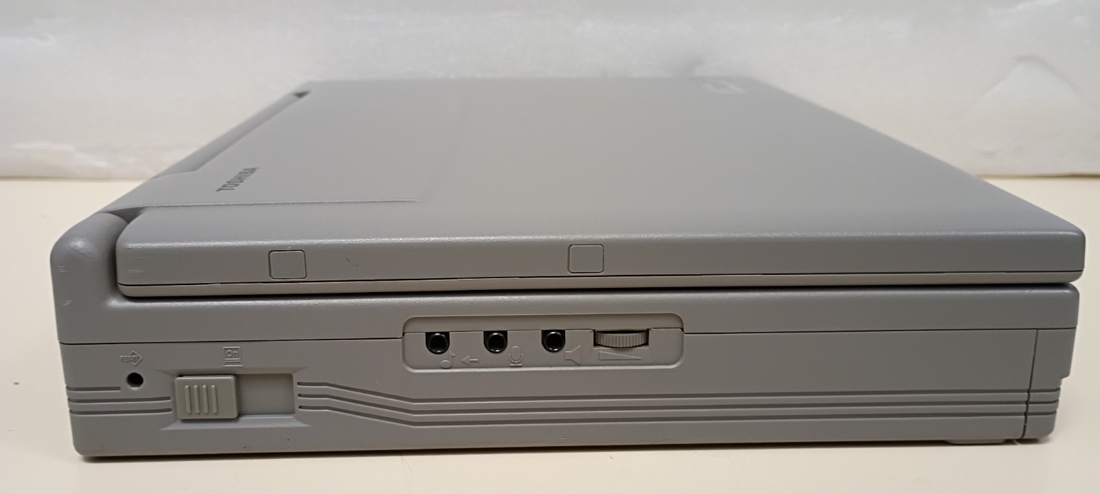 Toshiba Satellite 330CDS Laptop Intel Pentium MMX, 2Gb HD, Windows 98 Working