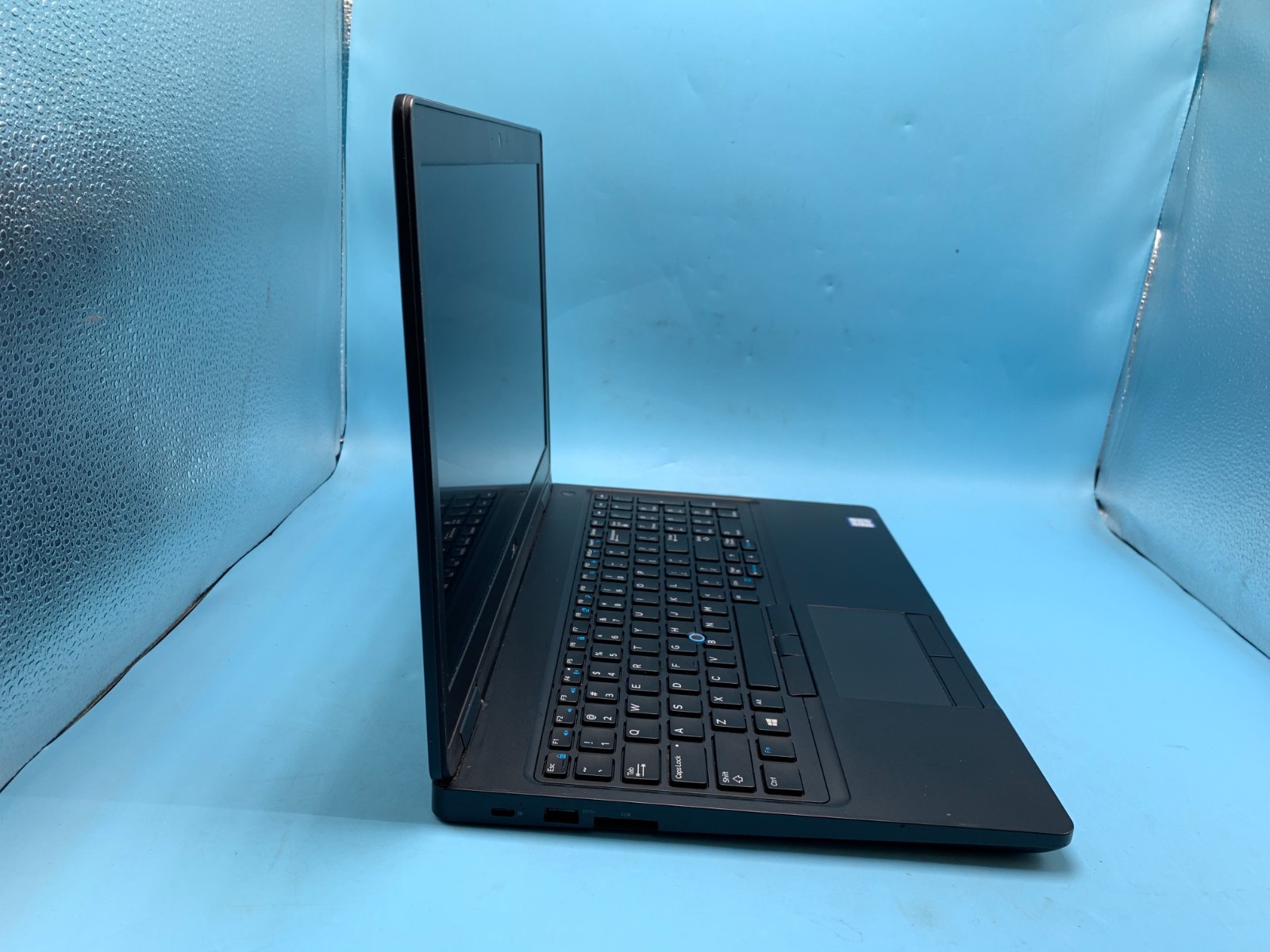 DELL LATITUDE 5590 15.6″ Core i7-8650U 1.90GHZ 16GB RAM 256GB SSD Windows 11 Pro
