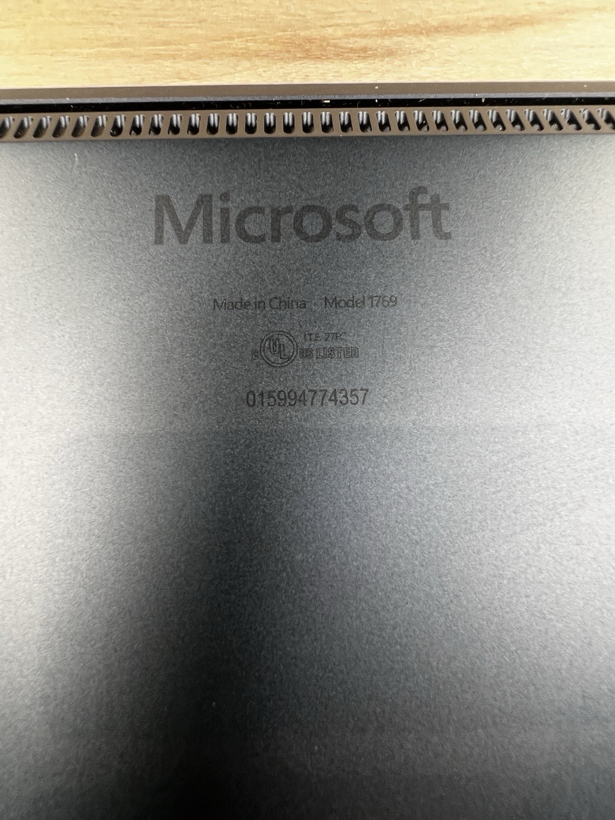 Microsoft Surface Laptop 13.5 inch (256 GB, Intel Core i7 7th Gen., 2.50 GHz,, 8