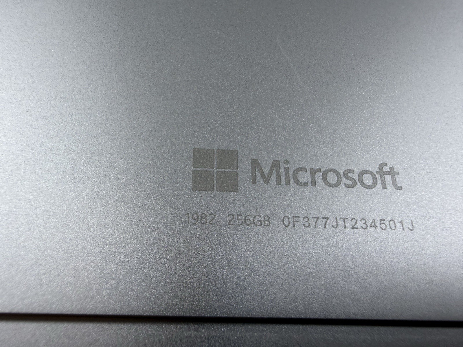 Microsoft Surface Pro 8 (1982) i5-1145G7 – 16GB RAM – 256GB 120Hz – Win 11 Pro
