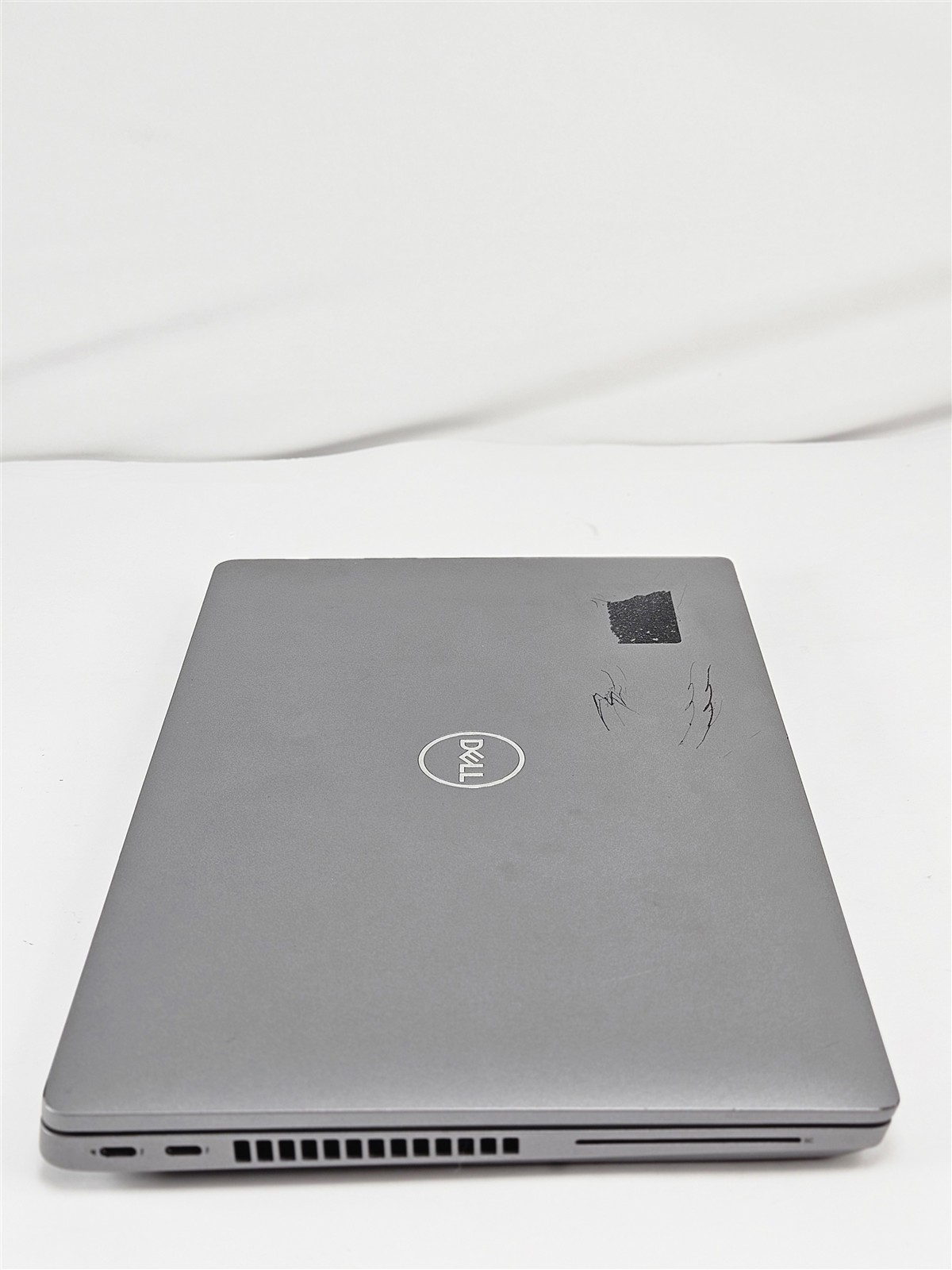 Dell Latitude 5421 14″ 2.5GHz i7-11850H 16GB RAM 256GB SSD No OS discoloration