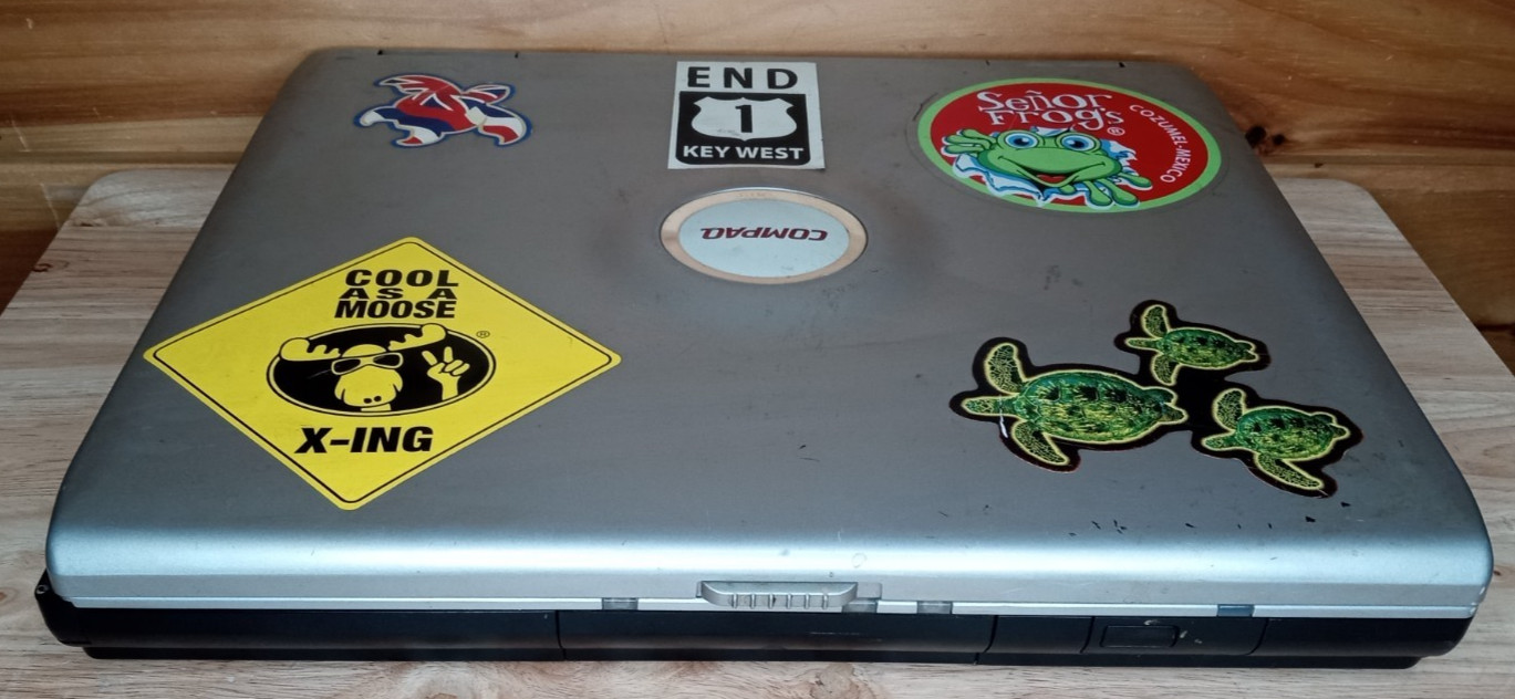 Vintage Compaq Presario 2500 Pentium 4 Laptop 512MB RAM 60GB For Parts