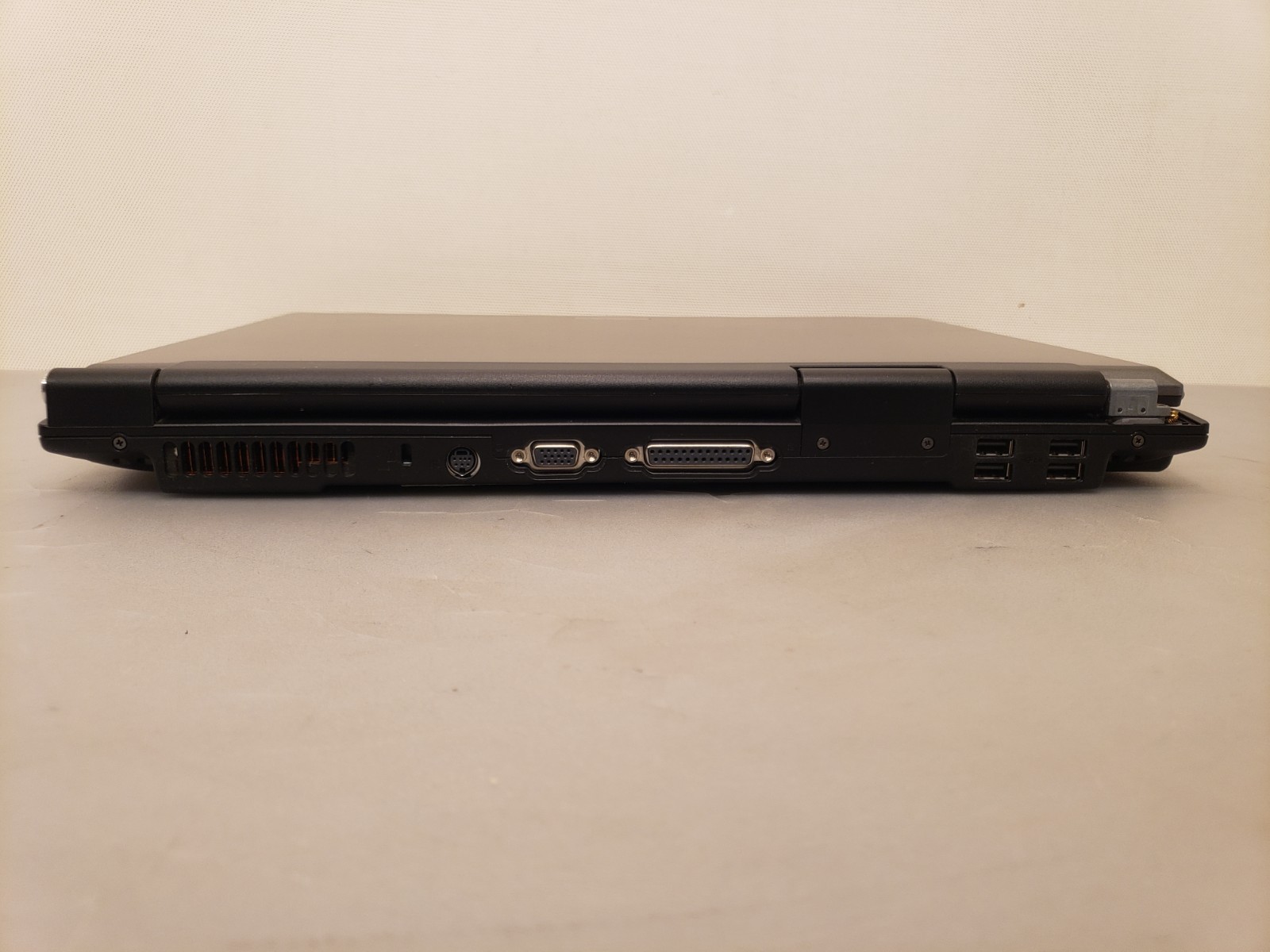 Vintage Asus Spartan Z83V Pentium M 17″ Laptop 2GB 80GB WinXP ATI Radeon