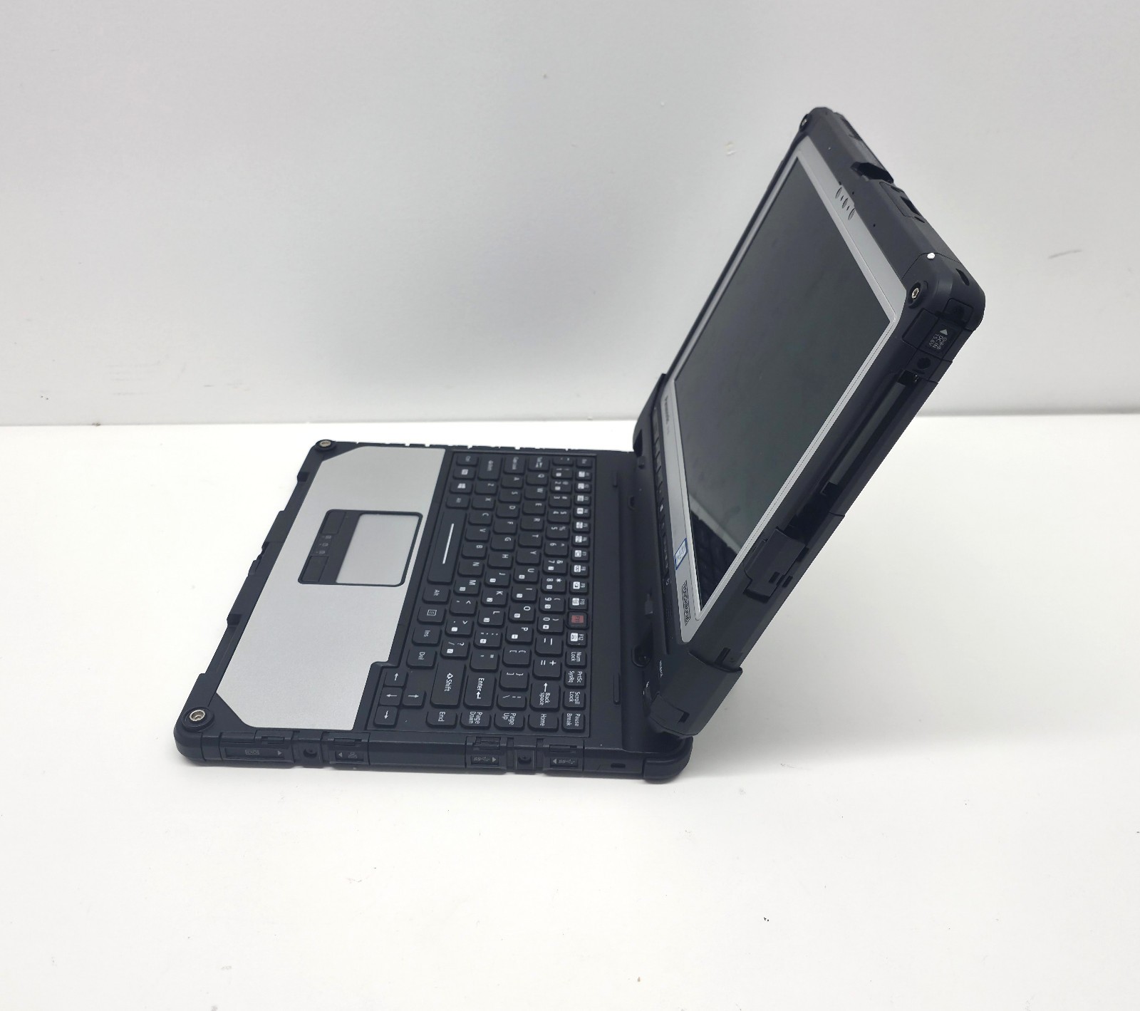 Panasonic Toughbook CF-33 Core i5 7th gen. 8GB 128GB SSD Win 11 Pro 2D Barcode