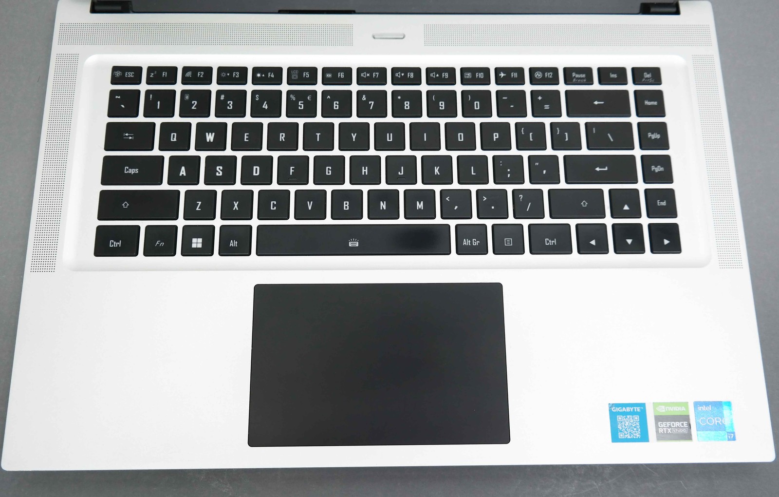 GIGABYTE AERO 16 XE5 16″ Core i7-12700H 32GB 2TB SSD RTX 3070 Ti