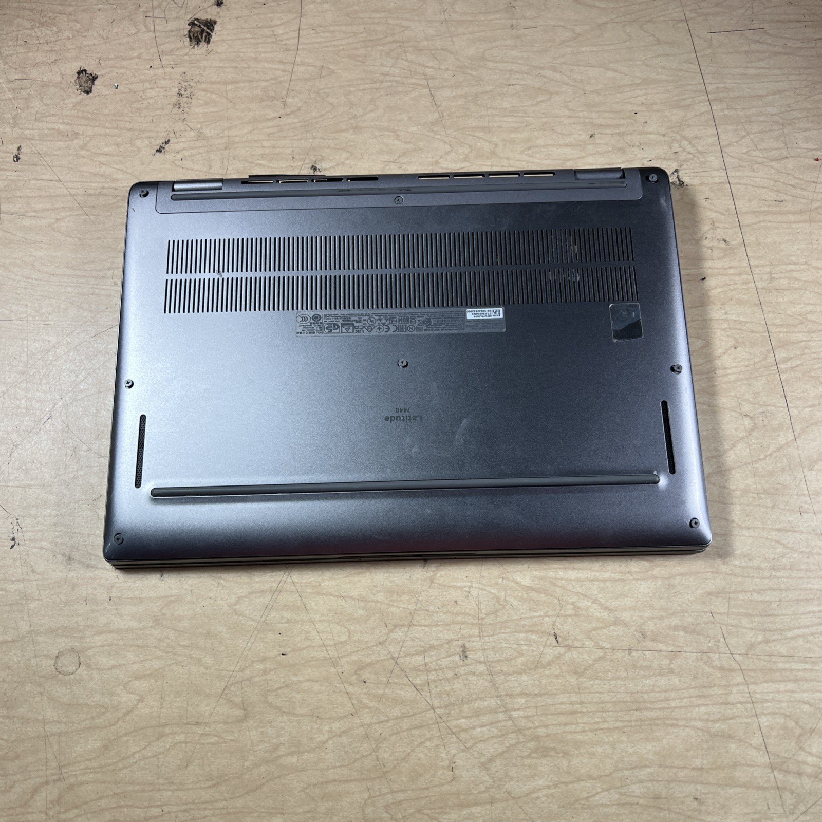 DELL LATITUDE 7440 INTEL CORE I7-1365U 16GB RAM **HAS DENTS **NO HD/ NO CADDIE/