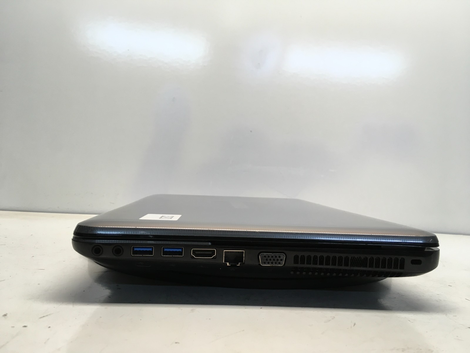 Toshiba Satellite L855-S5240 Intel i5-2450M 2.5GHz 6 GB NO HDD/Battery