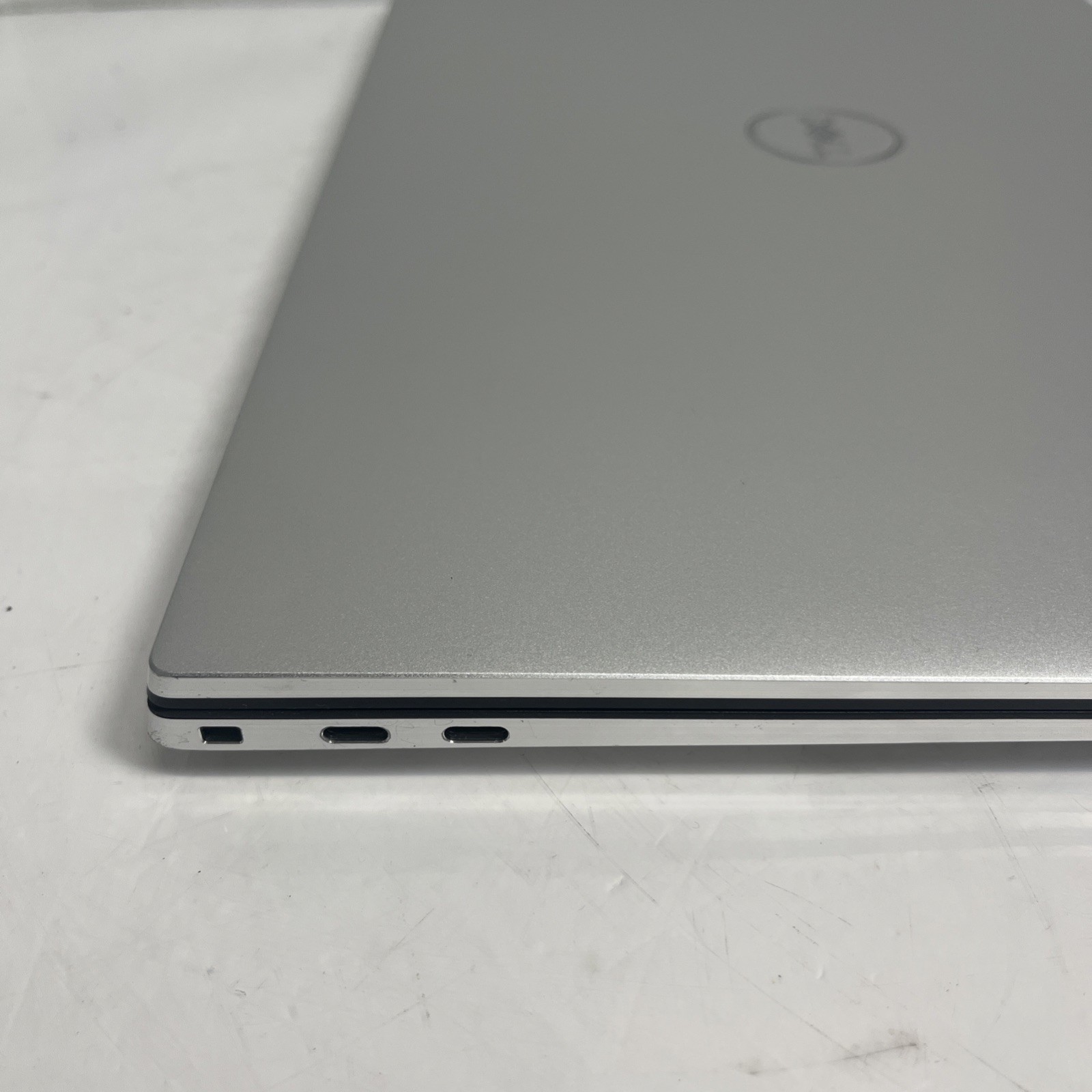 Dell XPS 17 9700 FHD+ i9-10885H 2.40GHz 32GB 512GB SSD