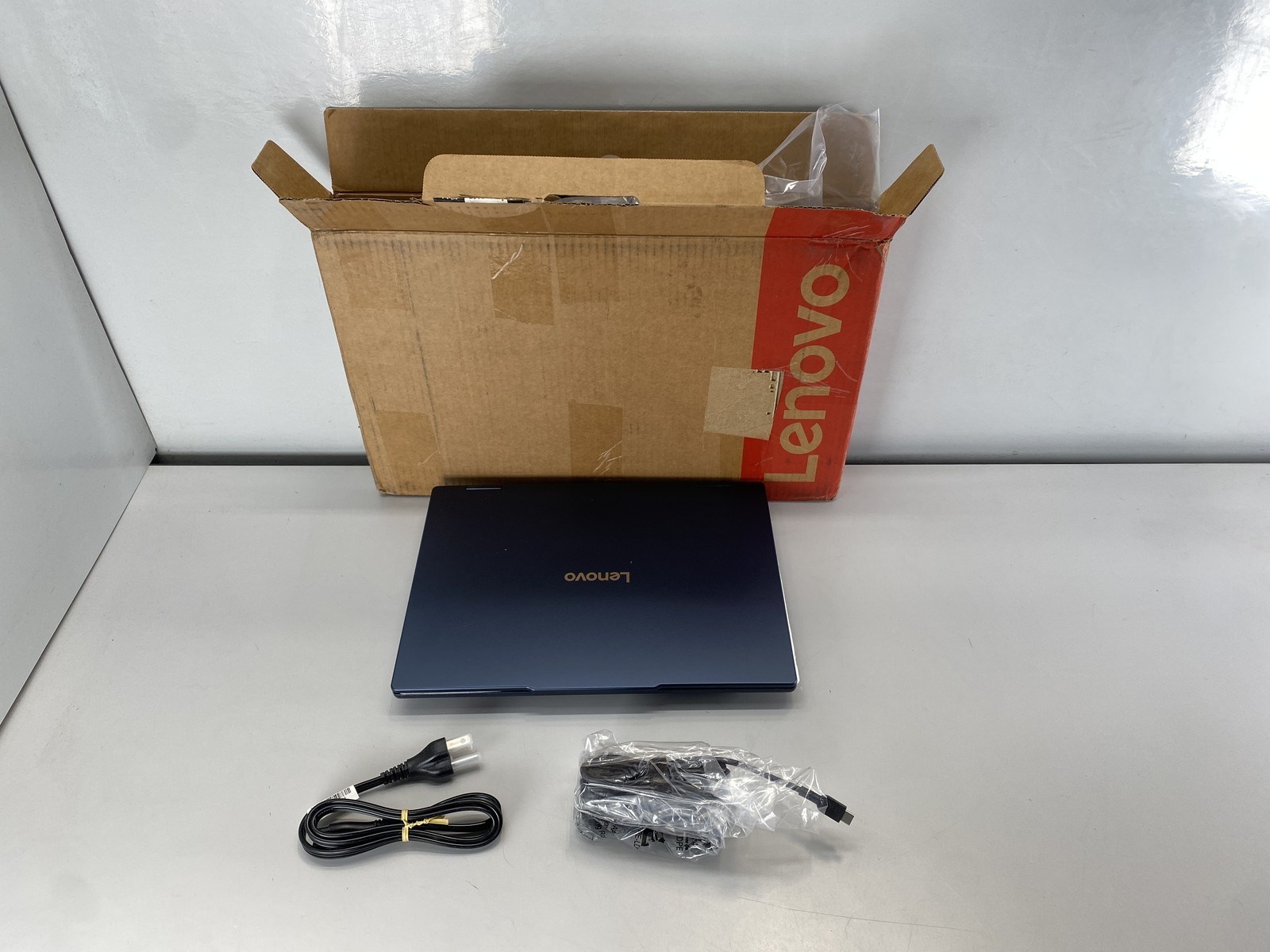 Lenovo Laptop Ideapad 5 2-in-1 14AGP11 14″ AMD Ryzen AI 7 445 1TB- Cosmic Blue
