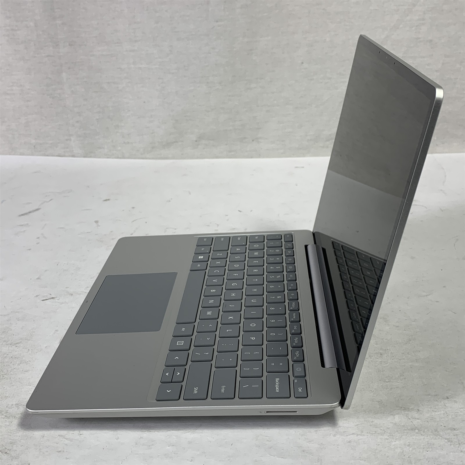 Microsoft Surface Laptop Go 2 12.4″ i5-1135G7 2.4GHz 16GB 256GB NVMe SSD – Win11