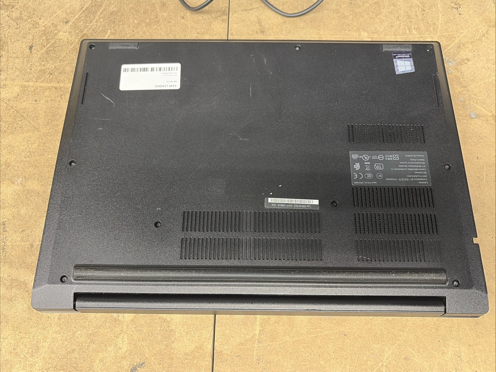 Lenovo ThinkPad E490 14″ FHD i5-8265U 8GB RAM No OS