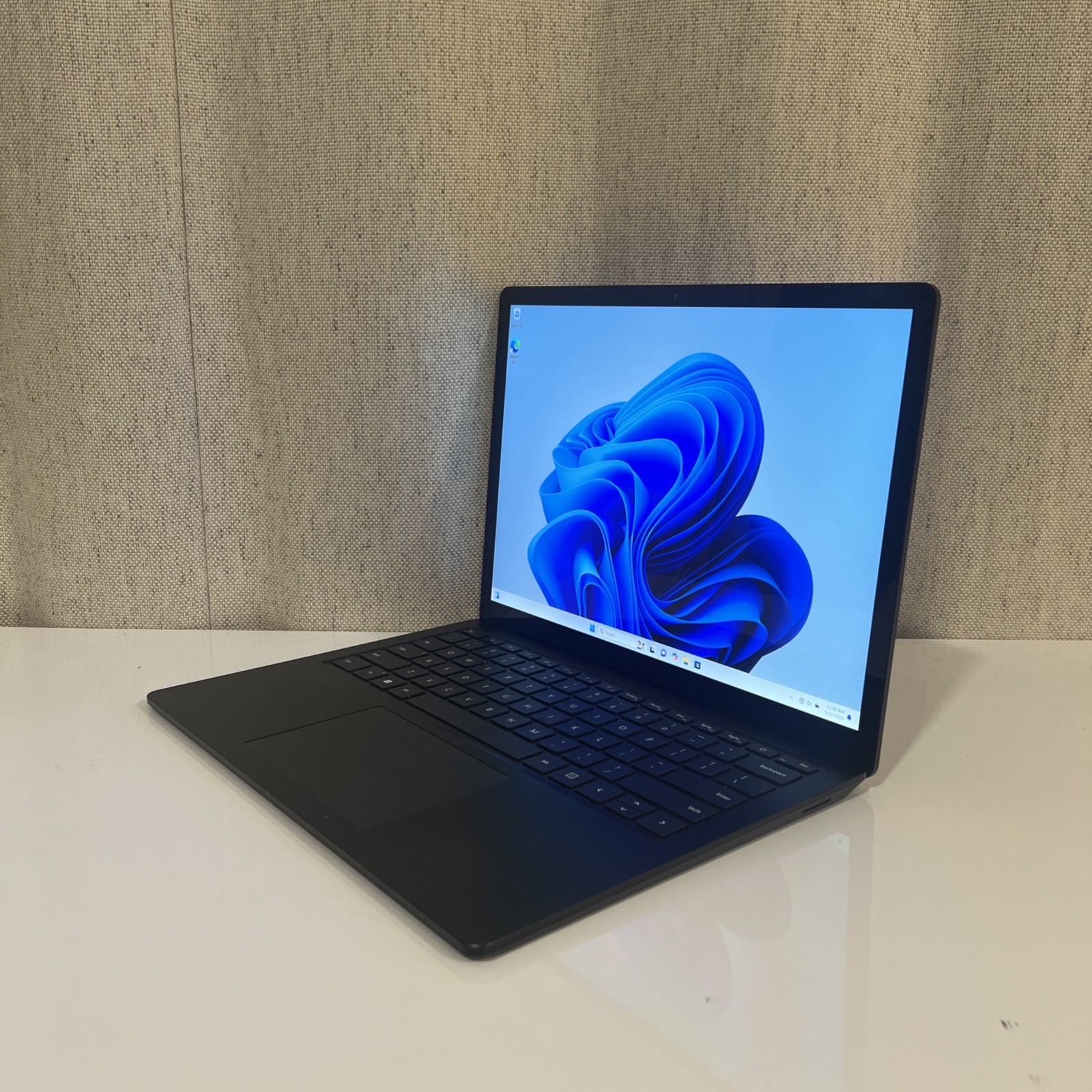 Surface Laptop 4 13.5″ i7/32GB/1TB – Charger Included – Good For: School/Work