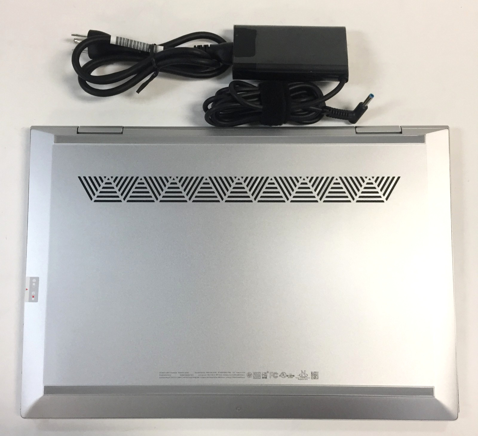 HP Envy x360 15t-dr000 15.6 Touchscreen Laptop/i5-8265U/8GB/256GB SSD/W10H w/Pen