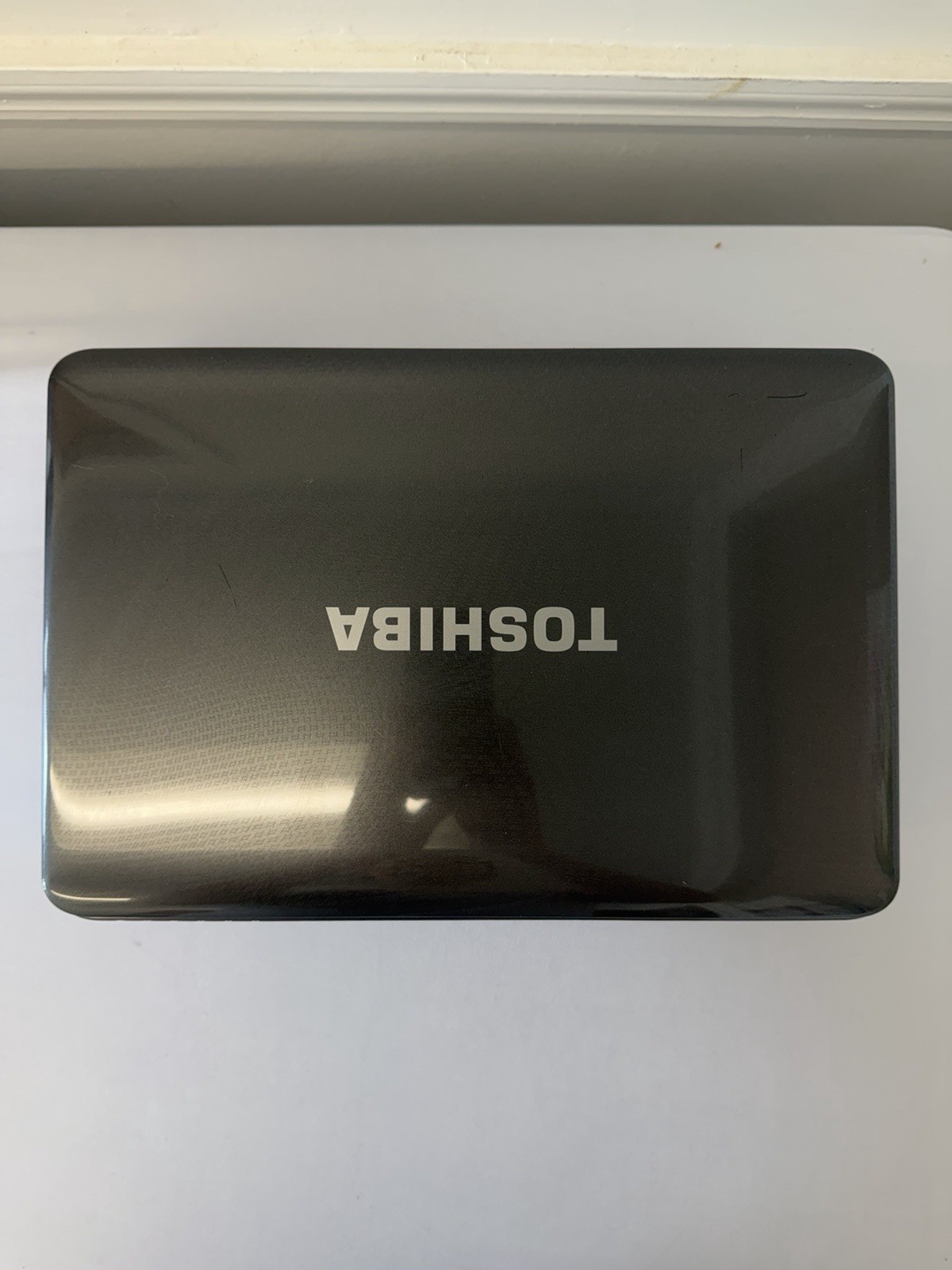Toshiba Satellite L645D-54056 Laptop – Good Screen – CPU Unknown – Read Des