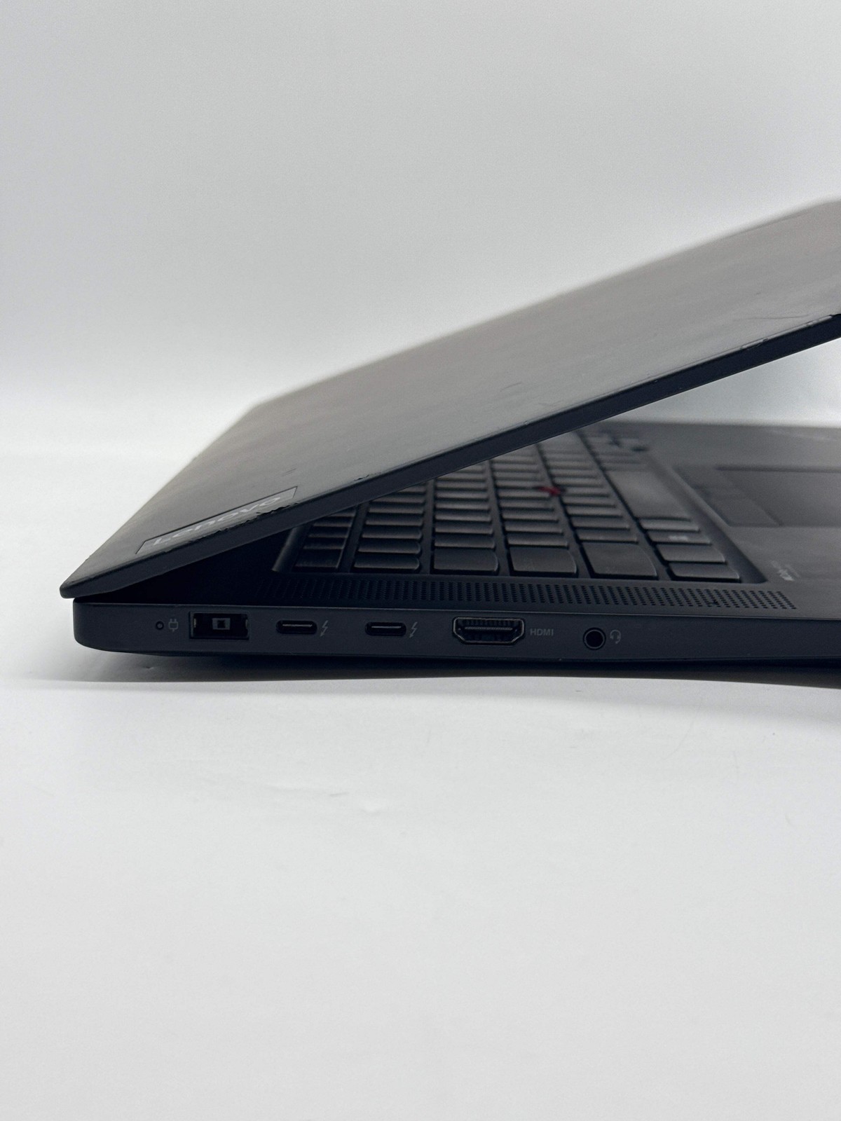Lenovo ThinkPad P1 Gen 5 16″ Core i7-12700H 32GB RAM 1TB SSD – For Parts
