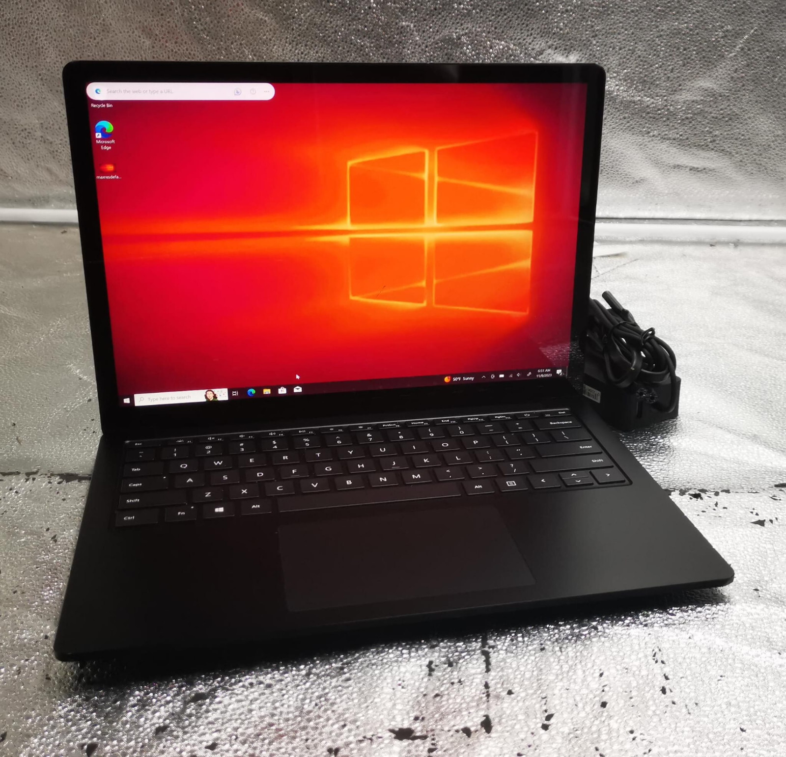 Microsoft Surface Laptop 3 13.5″ 256GB 8G Intel Core i5-1035G7 – 1.20 GHz *READ*