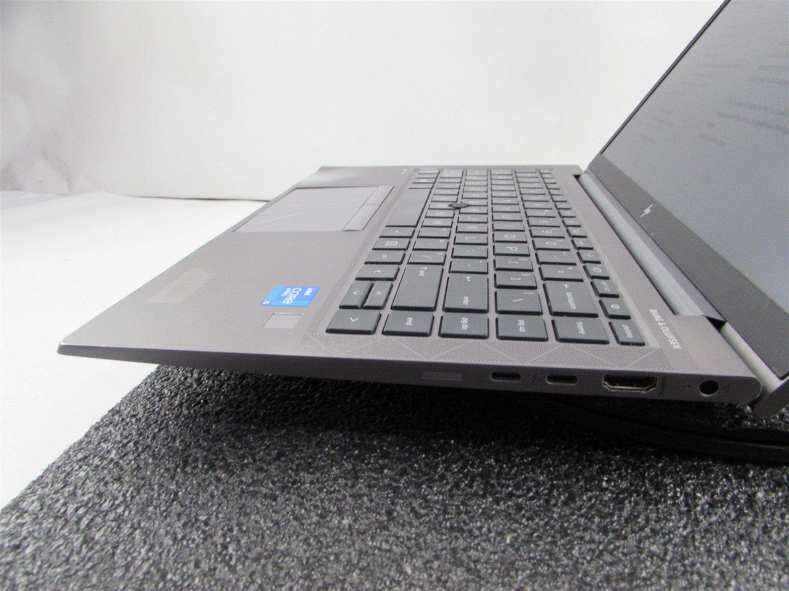 HP ZBOOK FIREFLY 14 (G8) 1920X1080 FHD I5-1145G7 512GB SSD 16GB RAM NO O.S