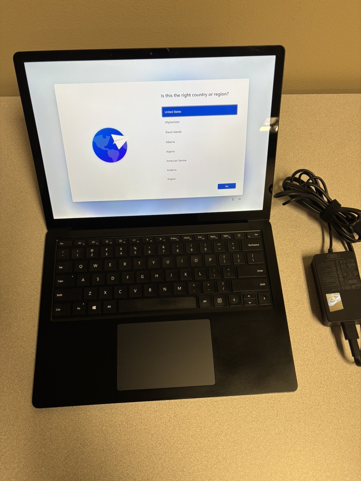 Microsoft Surface Laptop 3 13.5″ Touch Intel i7 16GB 512 SSD Win 11 pro- Black
