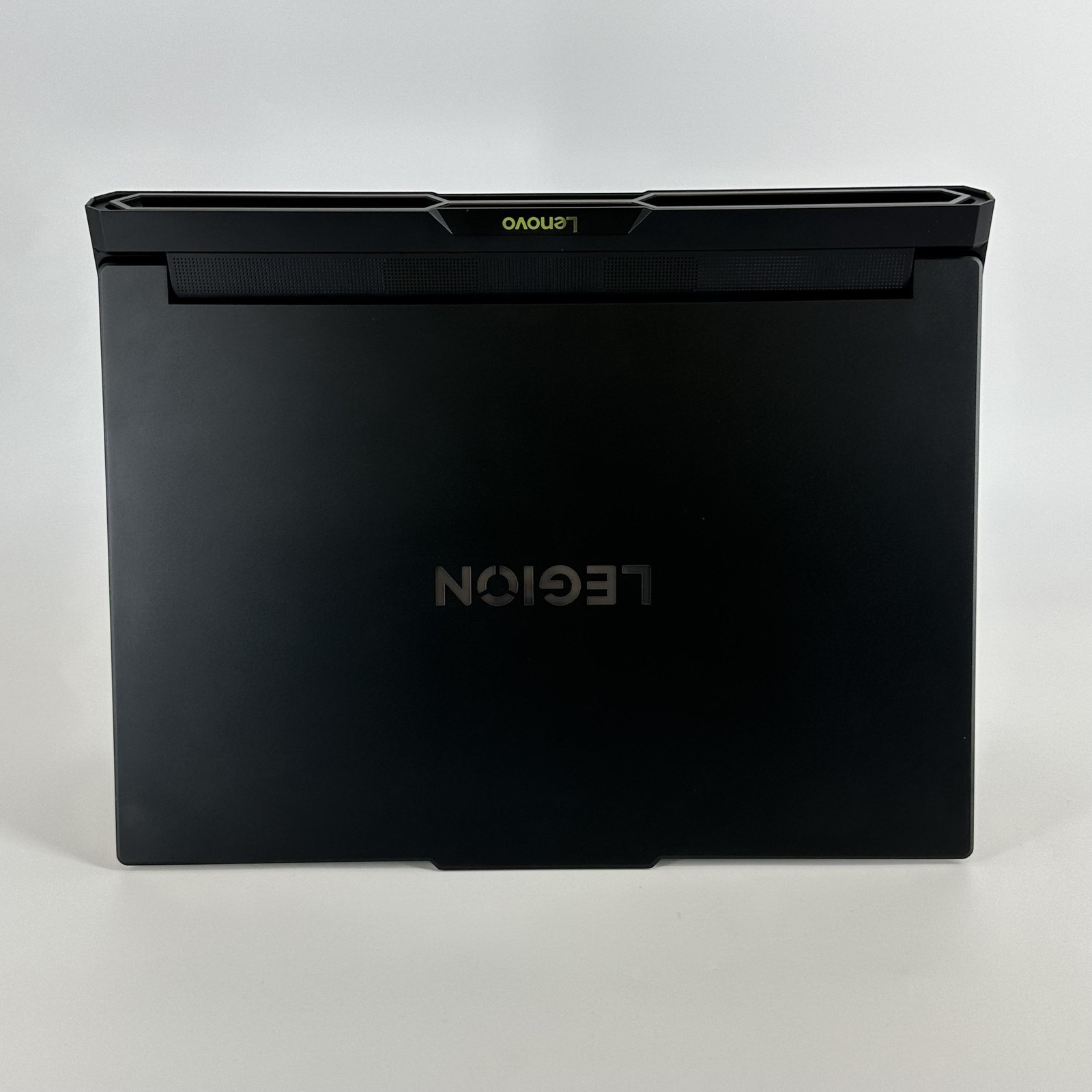 Lenovo Legion Pro 7i Gen 10 16 QHD+ 2.4 GHz Ultra 7 255HX 32GB 2TB RTX 5070 Ti