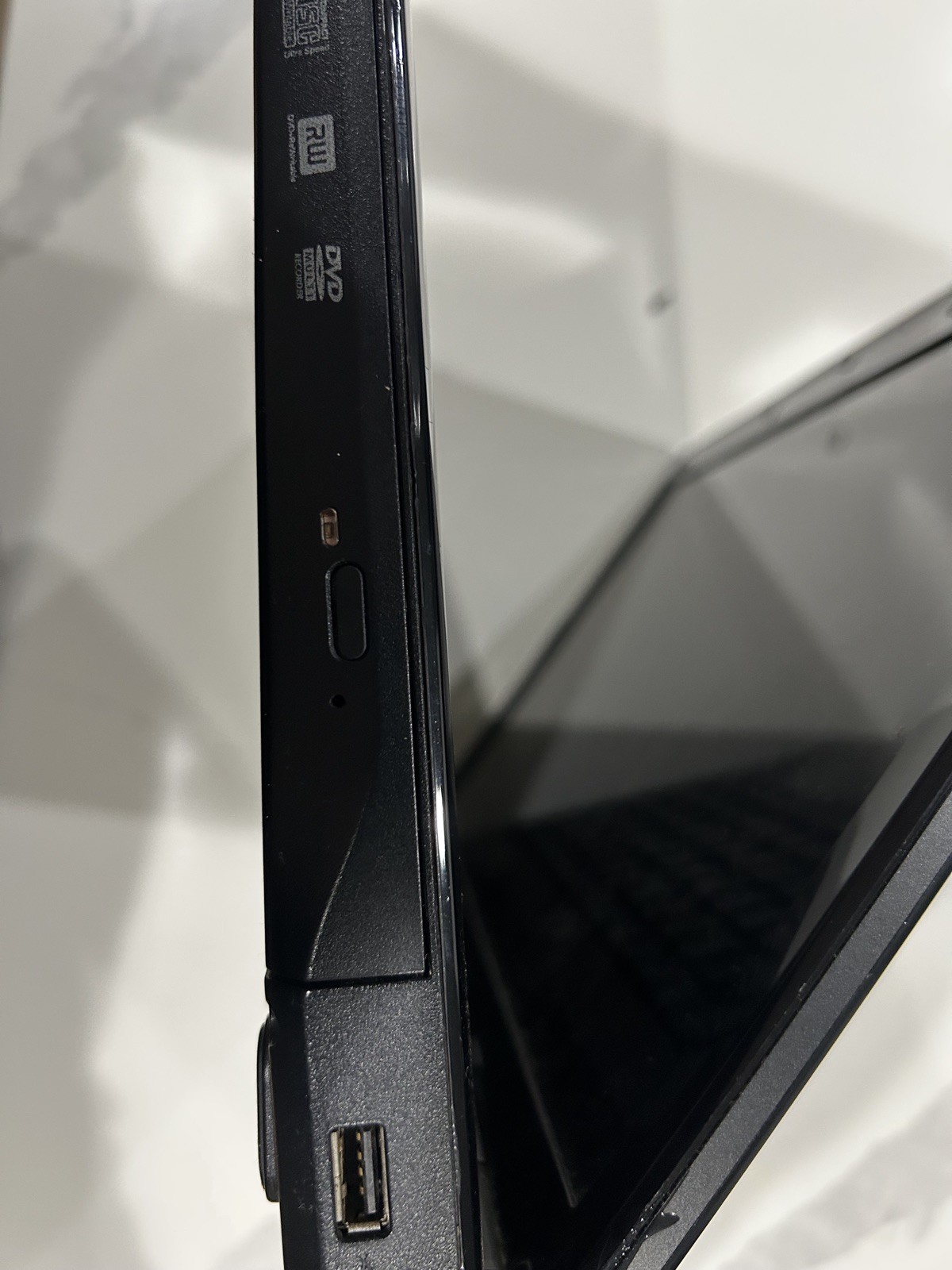 Dell Inspiron 1545 Pentium Dual Core intel T4400 2.20GHz 4GB WIFI DVD NO HDD
