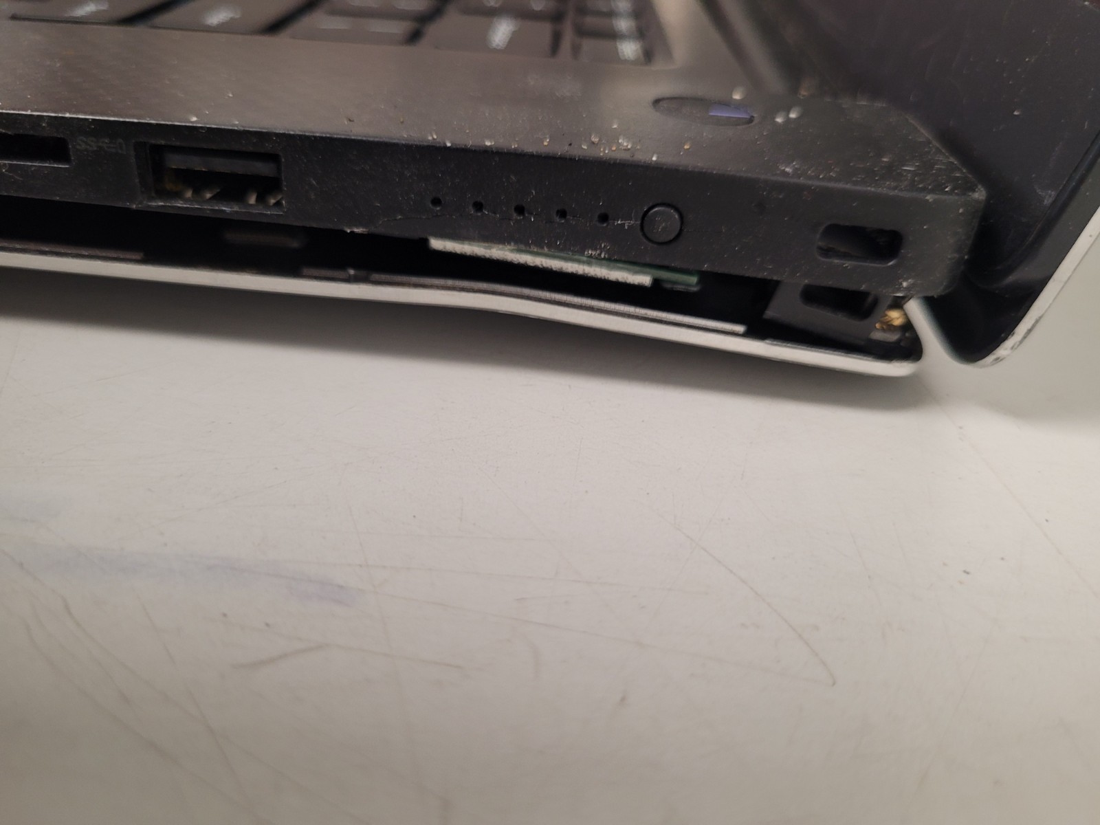 Dell xps 15 9550 15.6″ i7-6700HQ 2.6ghz 8gb ram no ssd parts read FLHFHC2