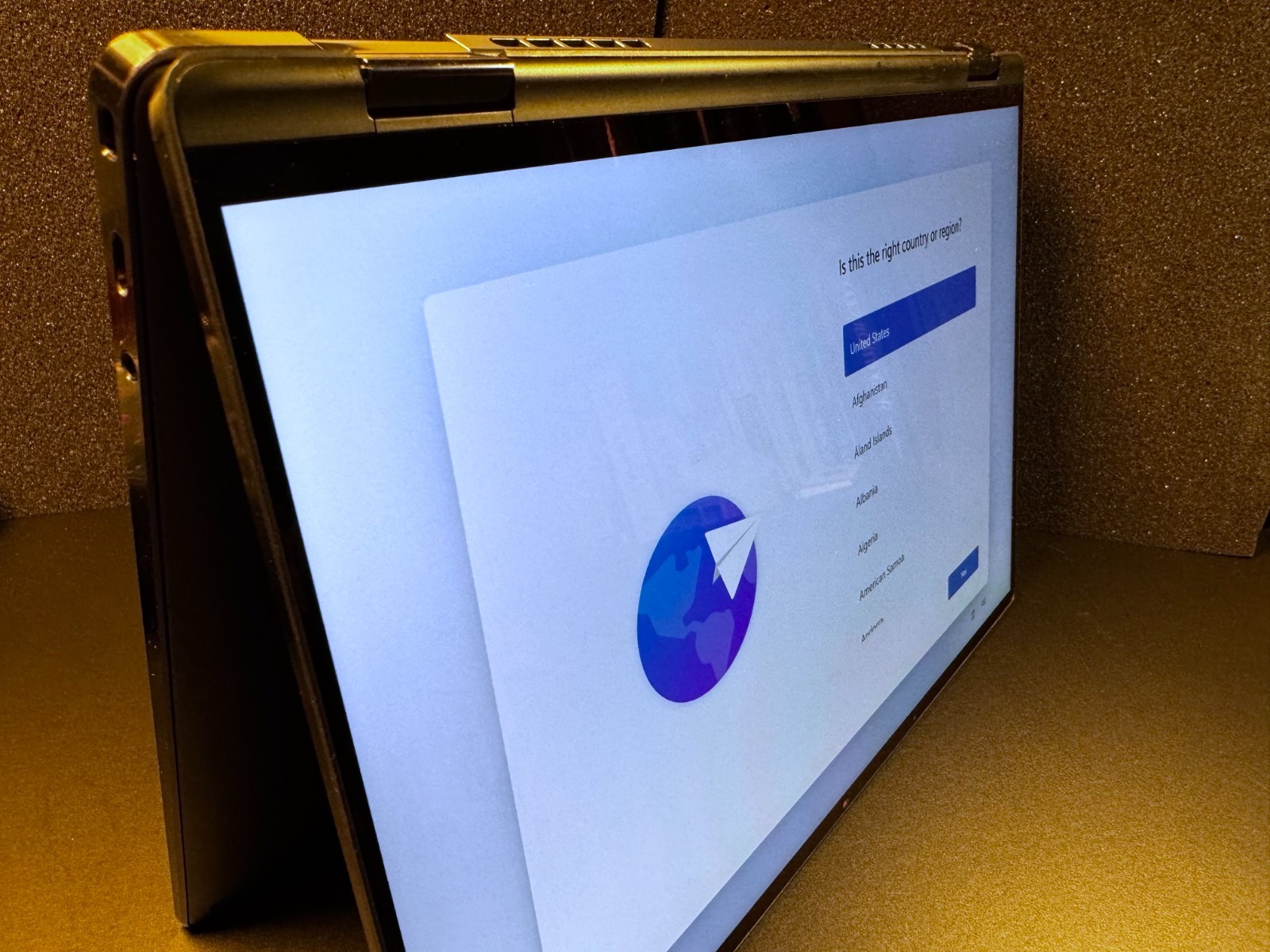 Dell Latitude 9440 14″ 2-in-1 Touch Laptop (512GB SSD, Intel i7-1365U, 16GB RAM)