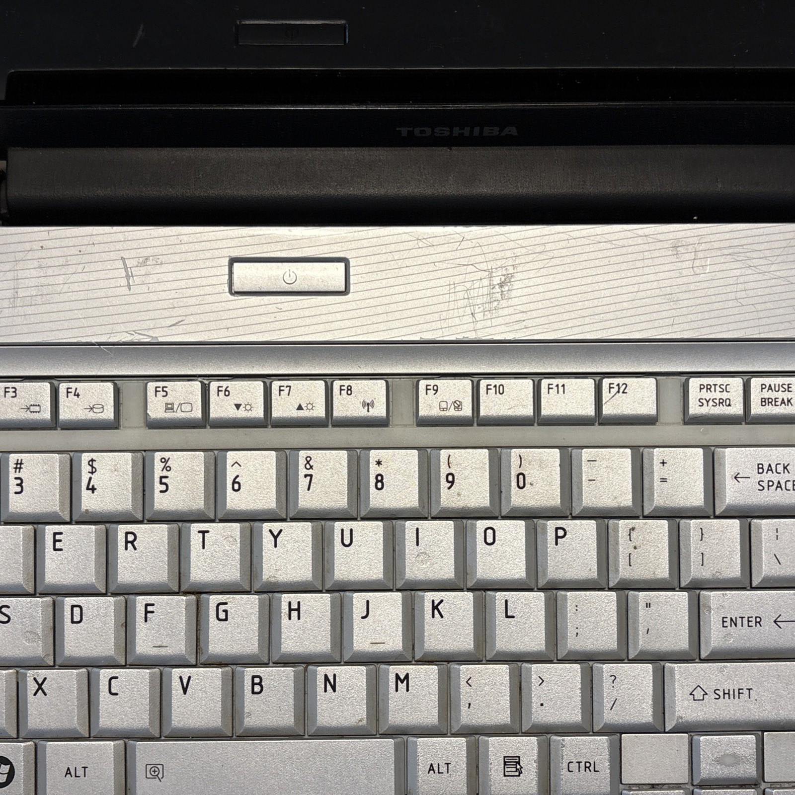 Toshiba Satellite L505-ES5018 Pentium dual Core T4400 2.20GHz Laptop