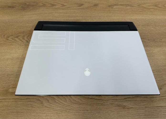 Alienware M15 R3 Core i7 10875H 32GB DDR4 Nvidia RTX 2070 Super 512GB SSD