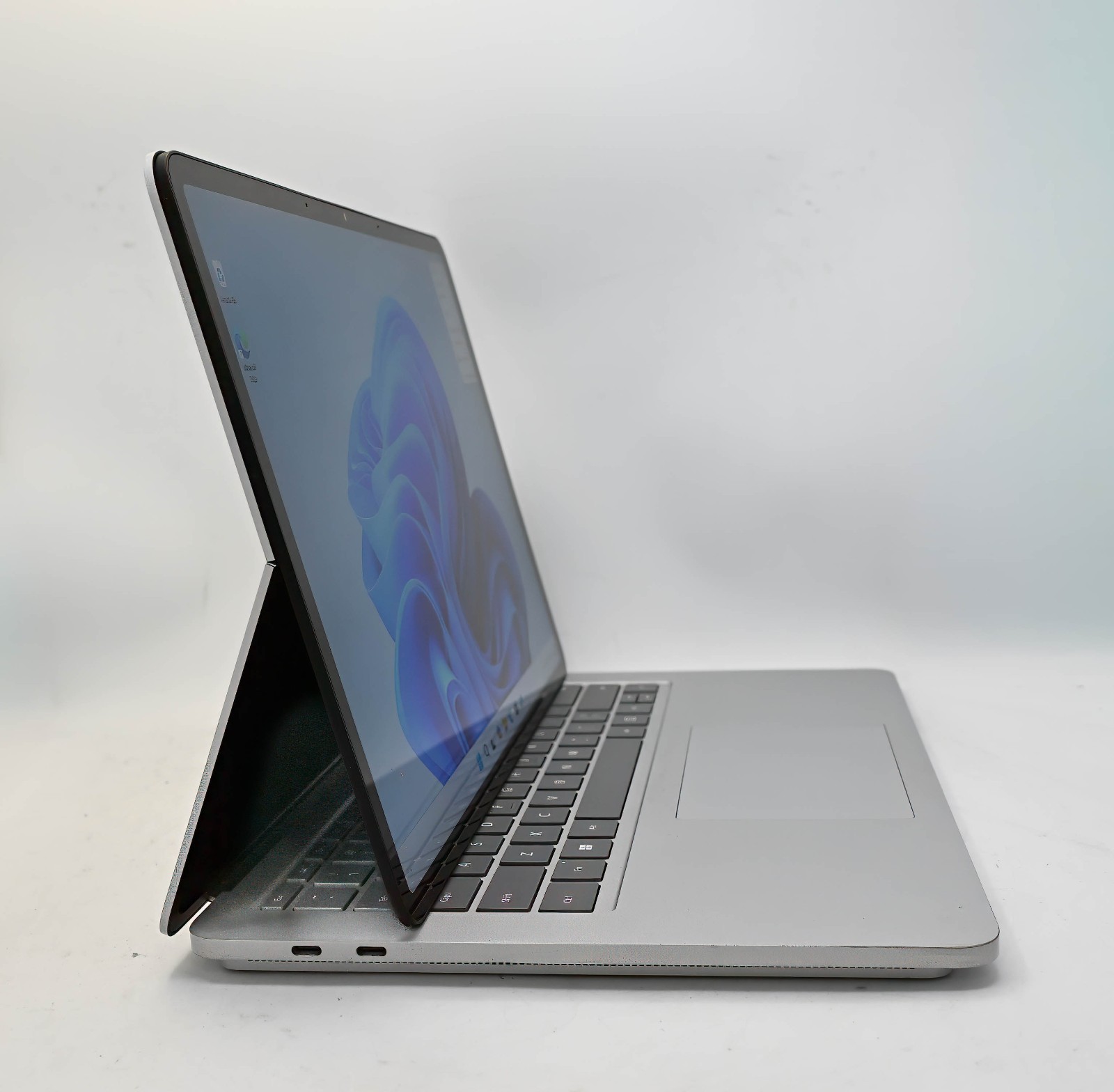 Microsoft Surface Laptop Studio i7-11370H 3.3GHz 16GB RAM 512GB SSD BH: 86.3%
