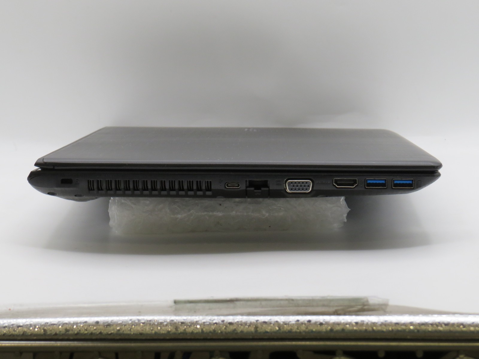 Acer TravelMate P259 | i5-6200U @ 2.3GHz | 8GB DDR4 | 15.6″ | No HDD/OS/AC PARTS